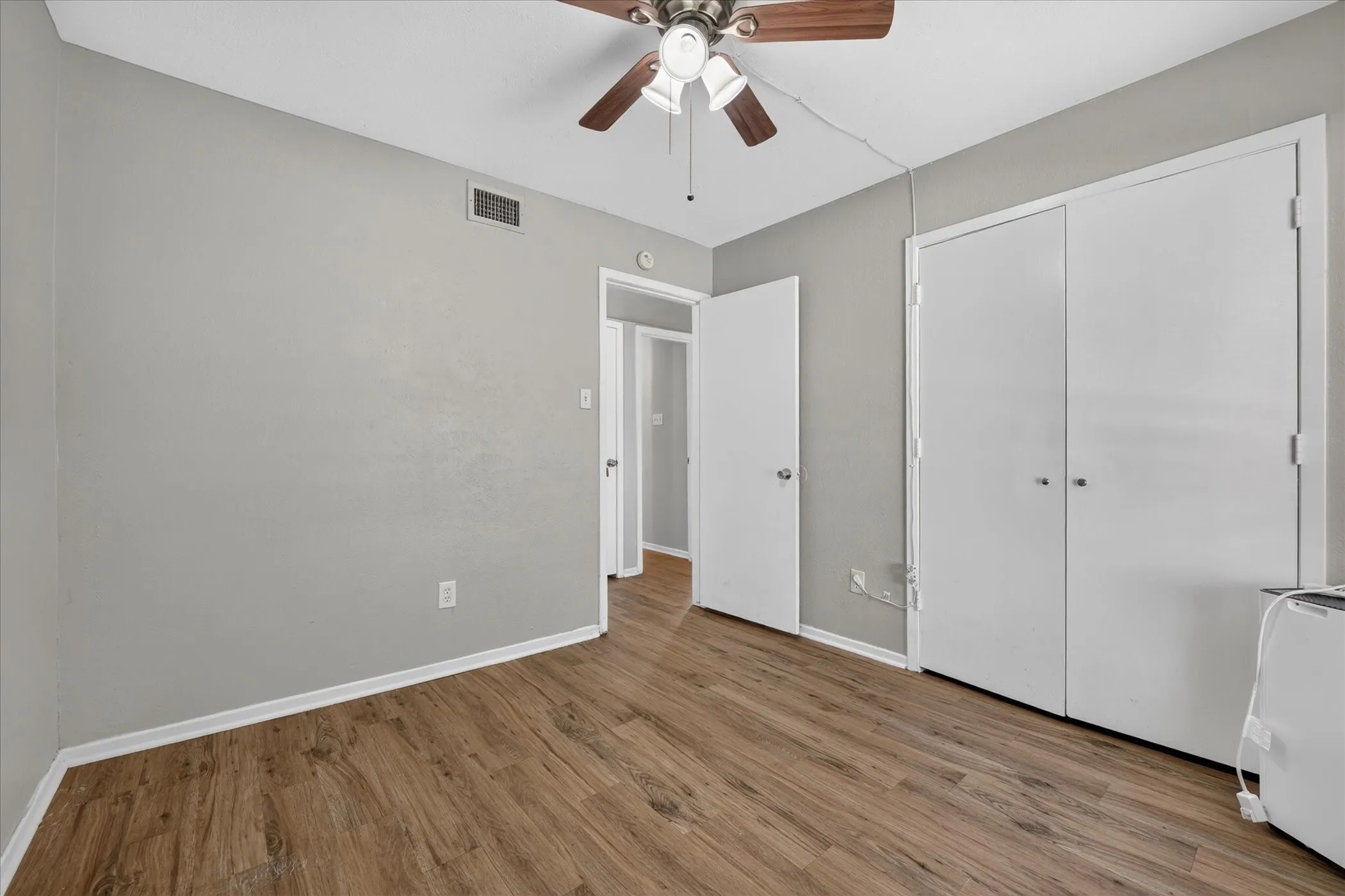 Single Family Residence For Rent in Tarrant County , 7012 Lincolnshire Lane, North Richland Hills, Texas 76182, 3 Bedroom, 2 Bathroom, 1 Garage spaces, 1,268 Sqft, built in 1978, mls#21399272, Real Estate Agent in North Richland Hills, Homes For Rent in Tarrant county, Homes For Rent in North Richland Hills, Realtor in North Richland Hills Texas, Real Estate Brokerage Independent Realty Texas, Luminita Cordes Realtor