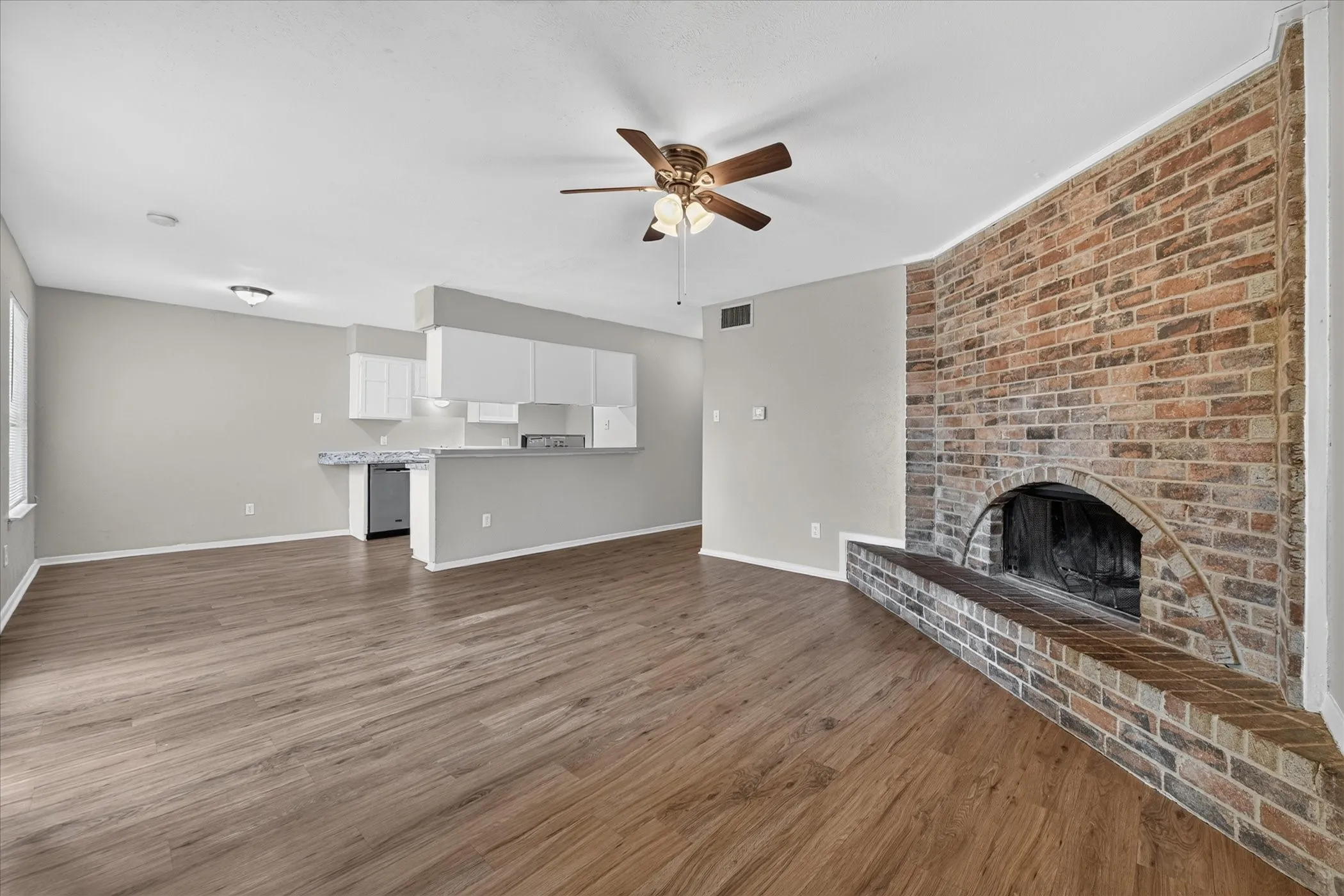 Single Family Residence For Rent in Tarrant County , 7012 Lincolnshire Lane, North Richland Hills, Texas 76182, 3 Bedroom, 2 Bathroom, 1 Garage spaces, 1,268 Sqft, built in 1978, mls#21399272, Real Estate Agent in North Richland Hills, Homes For Rent in Tarrant county, Homes For Rent in North Richland Hills, Realtor in North Richland Hills Texas, Real Estate Brokerage Independent Realty Texas, Luminita Cordes Realtor