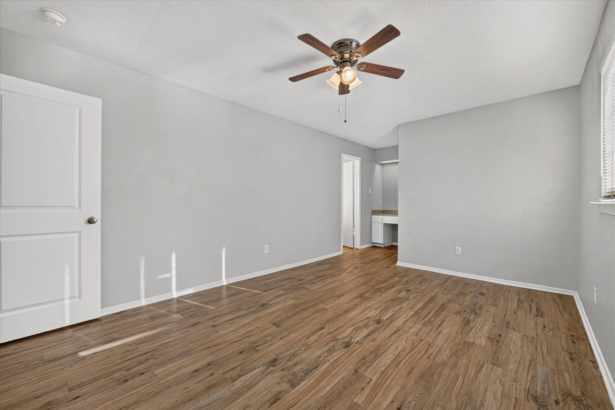 Single Family Residence For Rent in Tarrant County , 7012 Lincolnshire Lane, North Richland Hills, Texas 76182, 3 Bedroom, 2 Bathroom, 1 Garage spaces, 1,268 Sqft, built in 1978, mls#21399272, Real Estate Agent in North Richland Hills, Homes For Rent in Tarrant county, Homes For Rent in North Richland Hills, Realtor in North Richland Hills Texas, Real Estate Brokerage Independent Realty Texas, Luminita Cordes Realtor