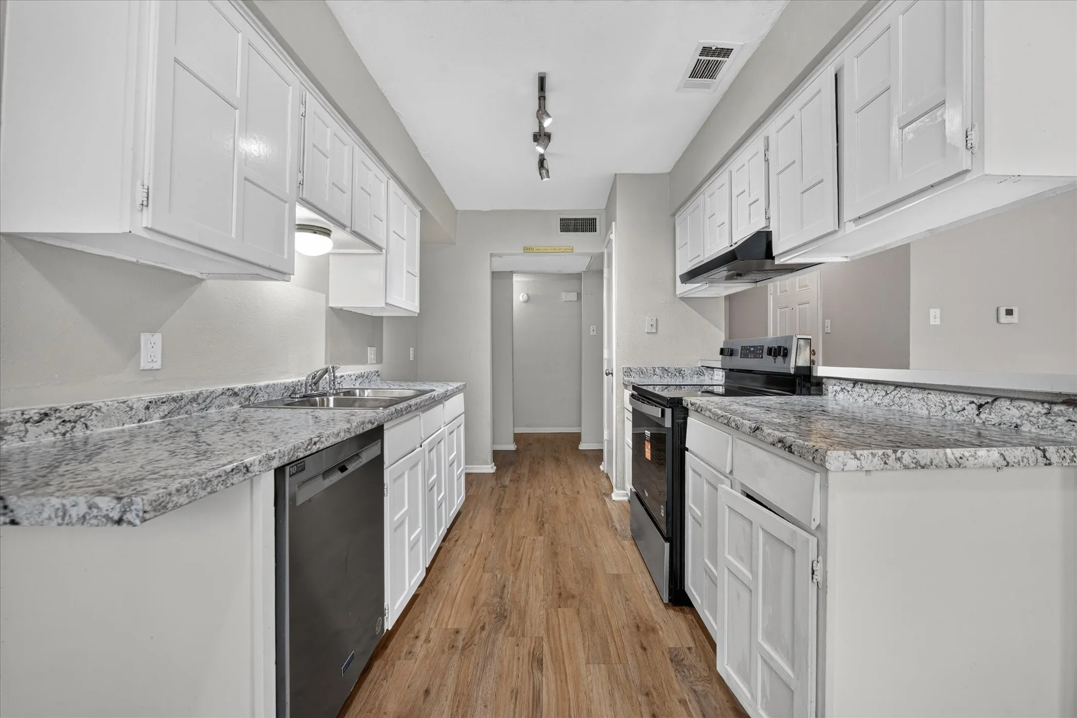 Single Family Residence For Rent in Tarrant County , 7012 Lincolnshire Lane, North Richland Hills, Texas 76182, 3 Bedroom, 2 Bathroom, 1 Garage spaces, 1,268 Sqft, built in 1978, mls#21399272, Real Estate Agent in North Richland Hills, Homes For Rent in Tarrant county, Homes For Rent in North Richland Hills, Realtor in North Richland Hills Texas, Real Estate Brokerage Independent Realty Texas, Luminita Cordes Realtor