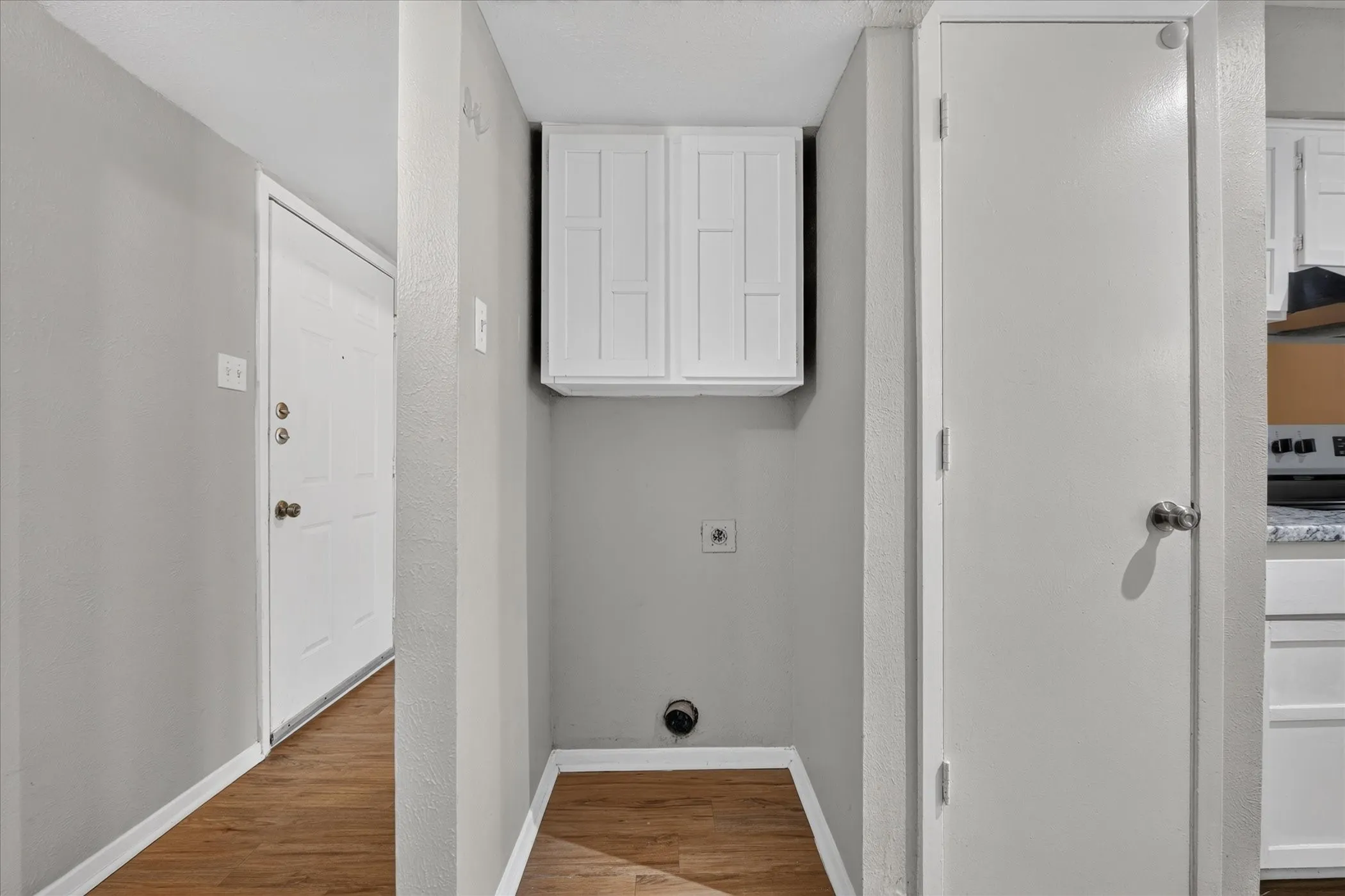 Single Family Residence For Rent in Tarrant County , 7012 Lincolnshire Lane, North Richland Hills, Texas 76182, 3 Bedroom, 2 Bathroom, 1 Garage spaces, 1,268 Sqft, built in 1978, mls#21399272, Real Estate Agent in North Richland Hills, Homes For Rent in Tarrant county, Homes For Rent in North Richland Hills, Realtor in North Richland Hills Texas, Real Estate Brokerage Independent Realty Texas, Luminita Cordes Realtor