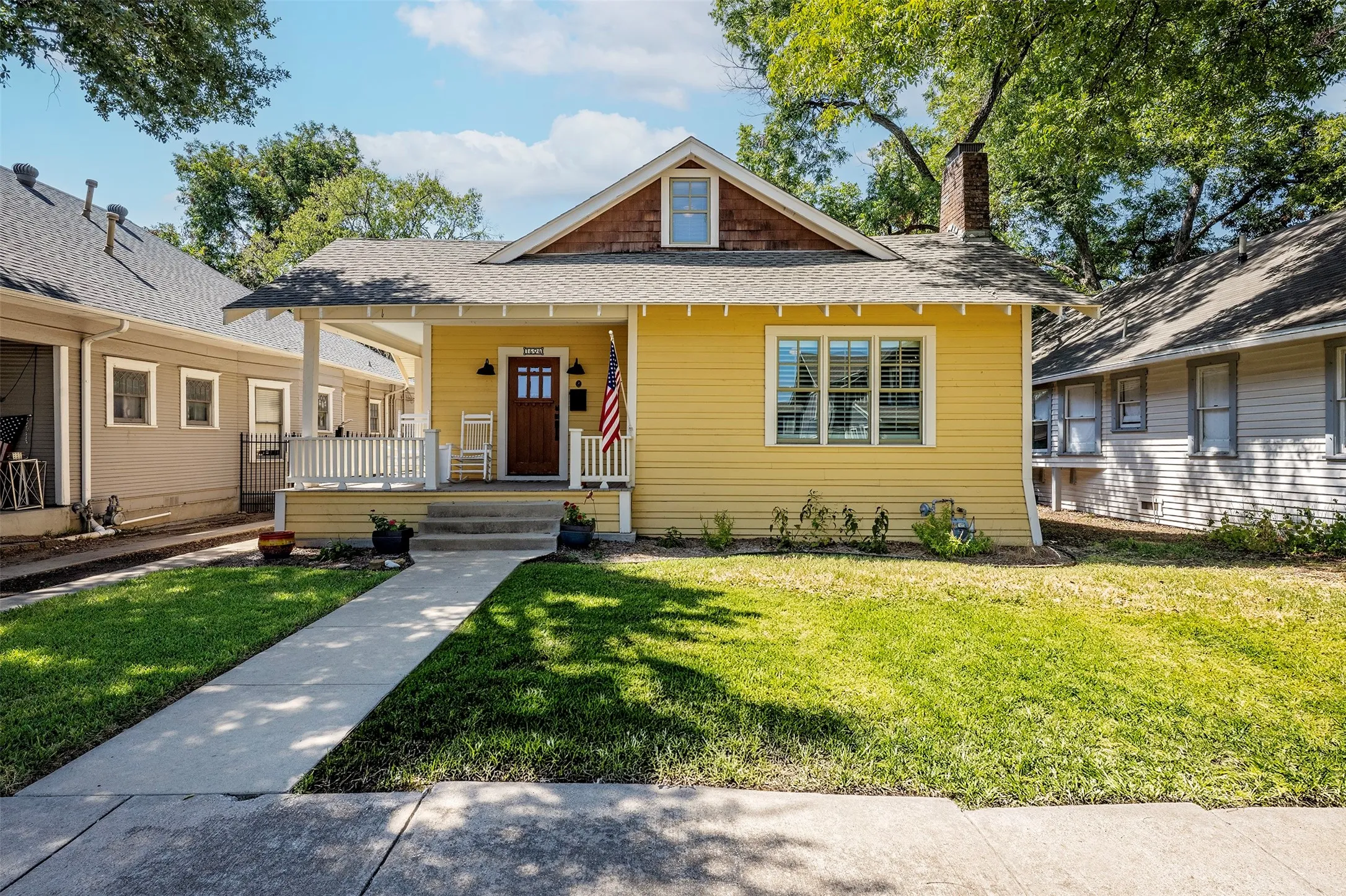 Single Family Residence For Sale in Tarrant County , 1604 S Adams Street, Fort Worth, Texas 76104, 3 Bedroom, 3 Bathroom, Garage spaces, 1,903 Sqft, built in 1911, mls#21398182, Real Estate Agent in Fort Worth, Homes For Sale in Tarrant county, Homes For Sale in Fort Worth, Realtor in Fort Worth Texas, Real Estate Brokerage Independent Realty Texas, Luminita Cordes Realtor