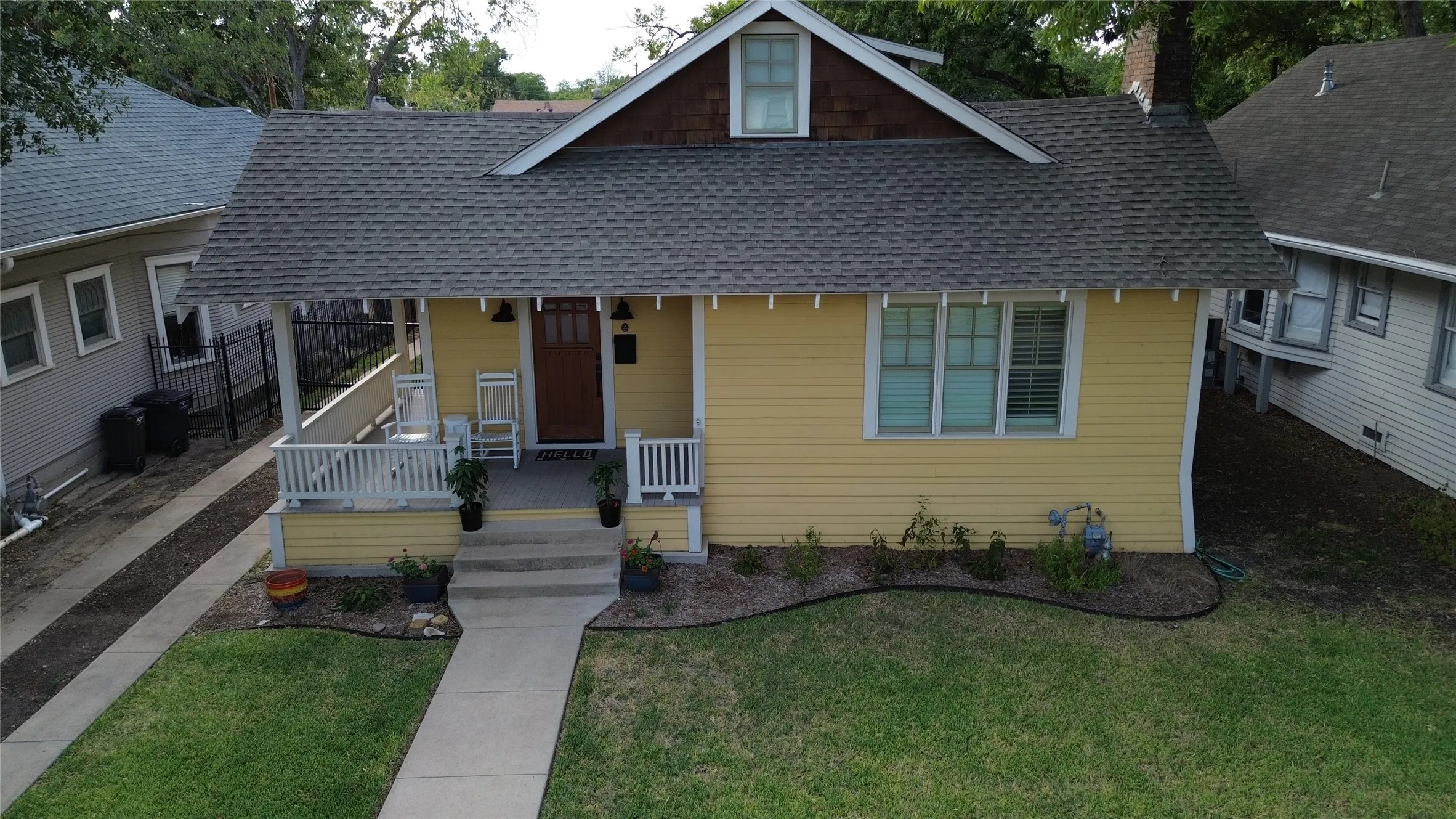 Single Family Residence For Sale in Tarrant County , 1604 S Adams Street, Fort Worth, Texas 76104, 3 Bedroom, 3 Bathroom, Garage spaces, 1,903 Sqft, built in 1911, mls#21398182, Real Estate Agent in Fort Worth, Homes For Sale in Tarrant county, Homes For Sale in Fort Worth, Realtor in Fort Worth Texas, Real Estate Brokerage Independent Realty Texas, Luminita Cordes Realtor