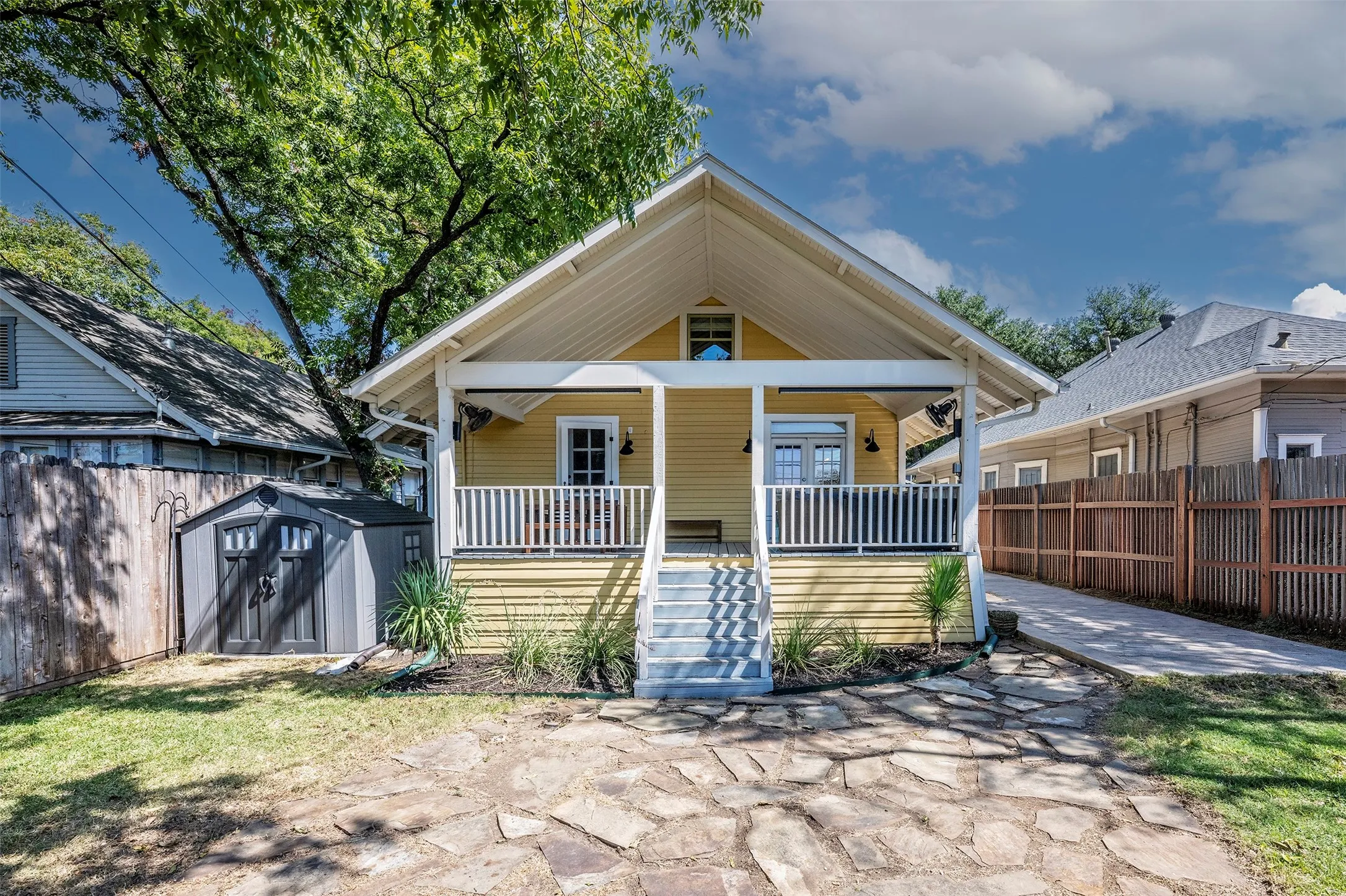 Single Family Residence For Sale in Tarrant County , 1604 S Adams Street, Fort Worth, Texas 76104, 3 Bedroom, 3 Bathroom, Garage spaces, 1,903 Sqft, built in 1911, mls#21398182, Real Estate Agent in Fort Worth, Homes For Sale in Tarrant county, Homes For Sale in Fort Worth, Realtor in Fort Worth Texas, Real Estate Brokerage Independent Realty Texas, Luminita Cordes Realtor