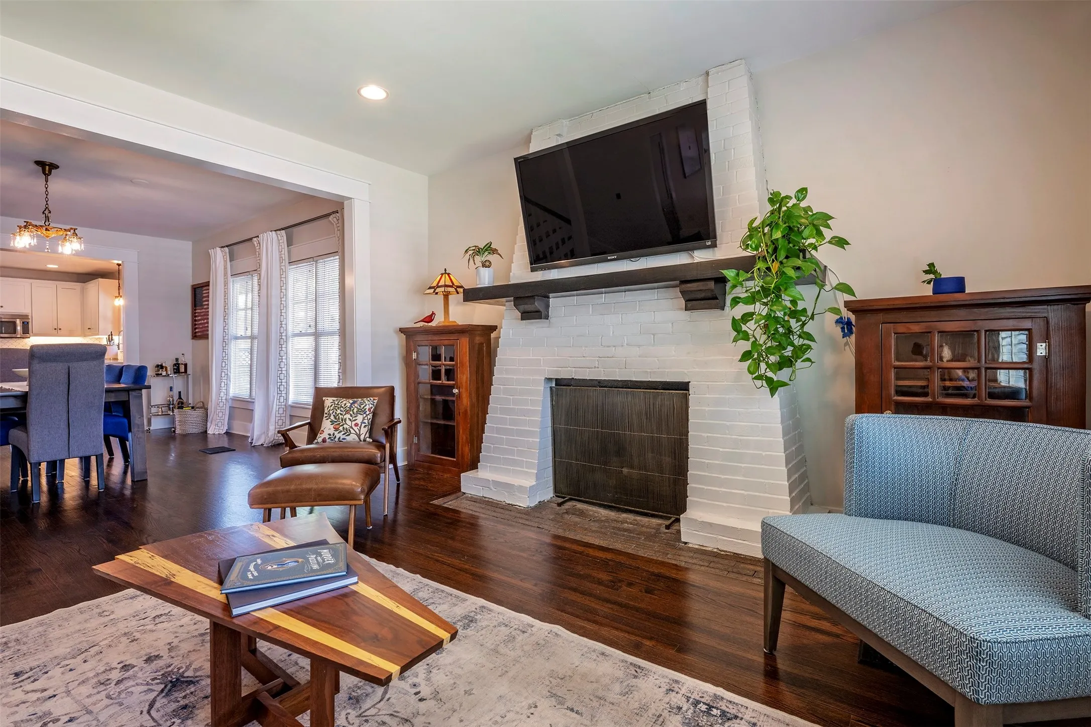 Single Family Residence For Sale in Tarrant County , 1604 S Adams Street, Fort Worth, Texas 76104, 3 Bedroom, 3 Bathroom, Garage spaces, 1,903 Sqft, built in 1911, mls#21398182, Real Estate Agent in Fort Worth, Homes For Sale in Tarrant county, Homes For Sale in Fort Worth, Realtor in Fort Worth Texas, Real Estate Brokerage Independent Realty Texas, Luminita Cordes Realtor