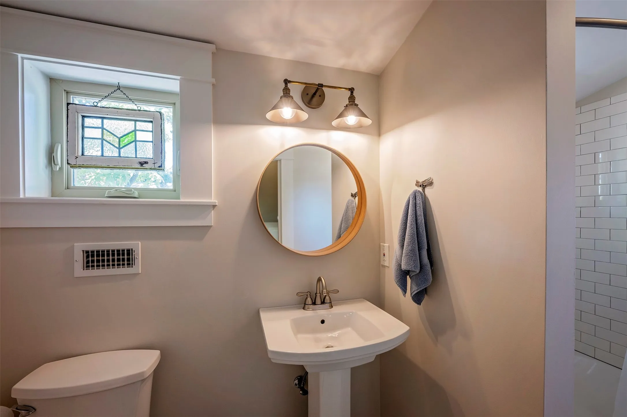 Single Family Residence For Sale in Tarrant County , 1604 S Adams Street, Fort Worth, Texas 76104, 3 Bedroom, 3 Bathroom, Garage spaces, 1,903 Sqft, built in 1911, mls#21398182, Real Estate Agent in Fort Worth, Homes For Sale in Tarrant county, Homes For Sale in Fort Worth, Realtor in Fort Worth Texas, Real Estate Brokerage Independent Realty Texas, Luminita Cordes Realtor