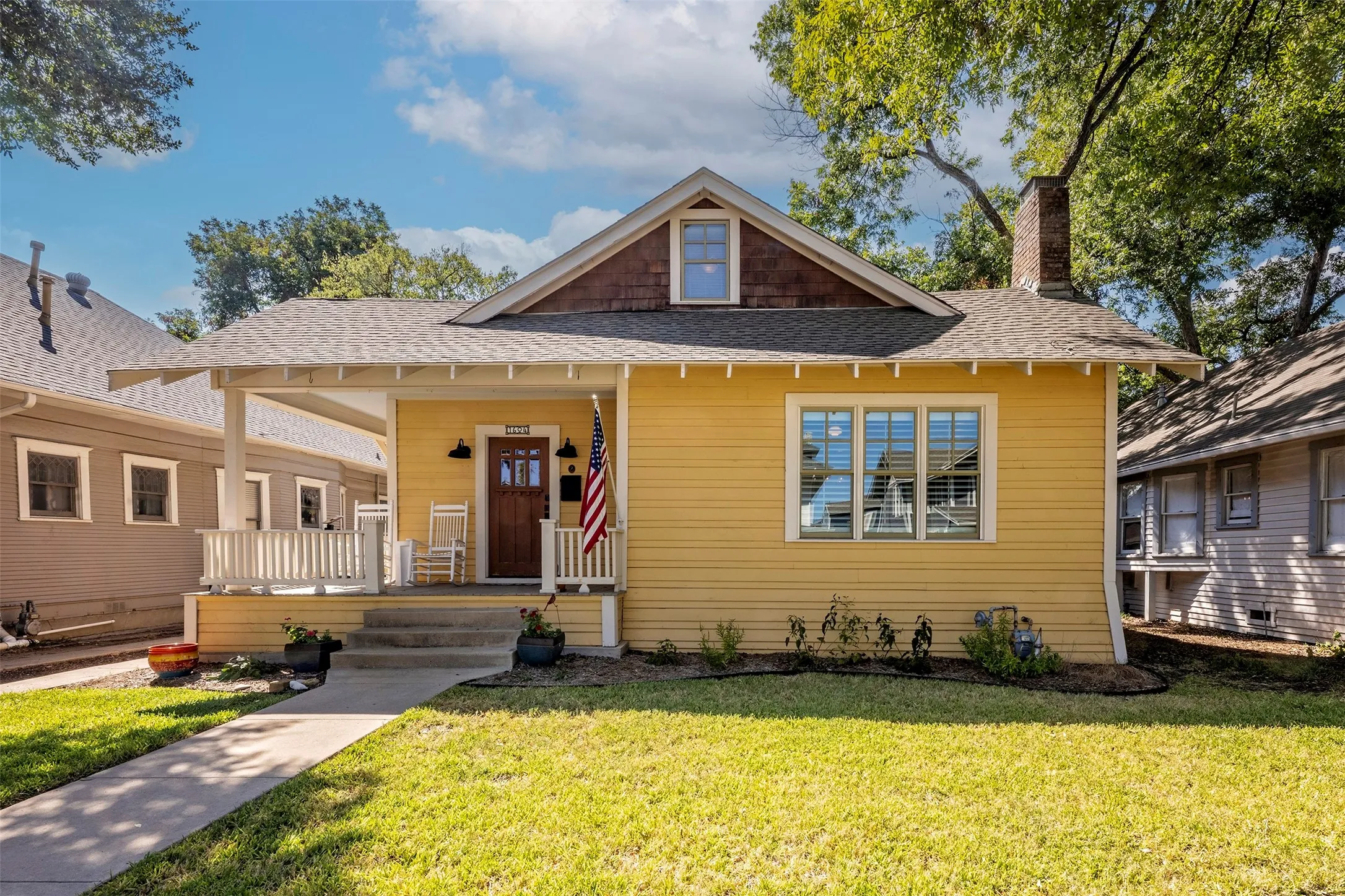 Single Family Residence For Sale in Tarrant County , 1604 S Adams Street, Fort Worth, Texas 76104, 3 Bedroom, 3 Bathroom, Garage spaces, 1,903 Sqft, built in 1911, mls#21398182, Real Estate Agent in Fort Worth, Homes For Sale in Tarrant county, Homes For Sale in Fort Worth, Realtor in Fort Worth Texas, Real Estate Brokerage Independent Realty Texas, Luminita Cordes Realtor