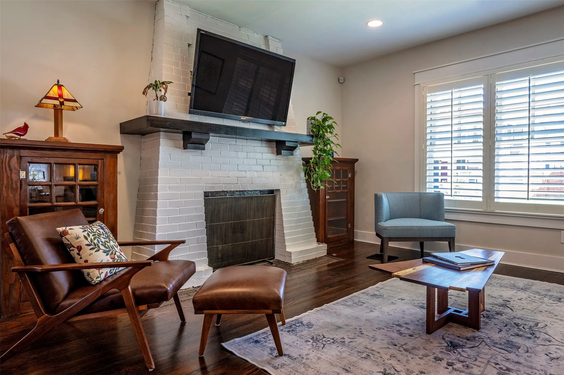 Single Family Residence For Sale in Tarrant County , 1604 S Adams Street, Fort Worth, Texas 76104, 3 Bedroom, 3 Bathroom, Garage spaces, 1,903 Sqft, built in 1911, mls#21398182, Real Estate Agent in Fort Worth, Homes For Sale in Tarrant county, Homes For Sale in Fort Worth, Realtor in Fort Worth Texas, Real Estate Brokerage Independent Realty Texas, Luminita Cordes Realtor