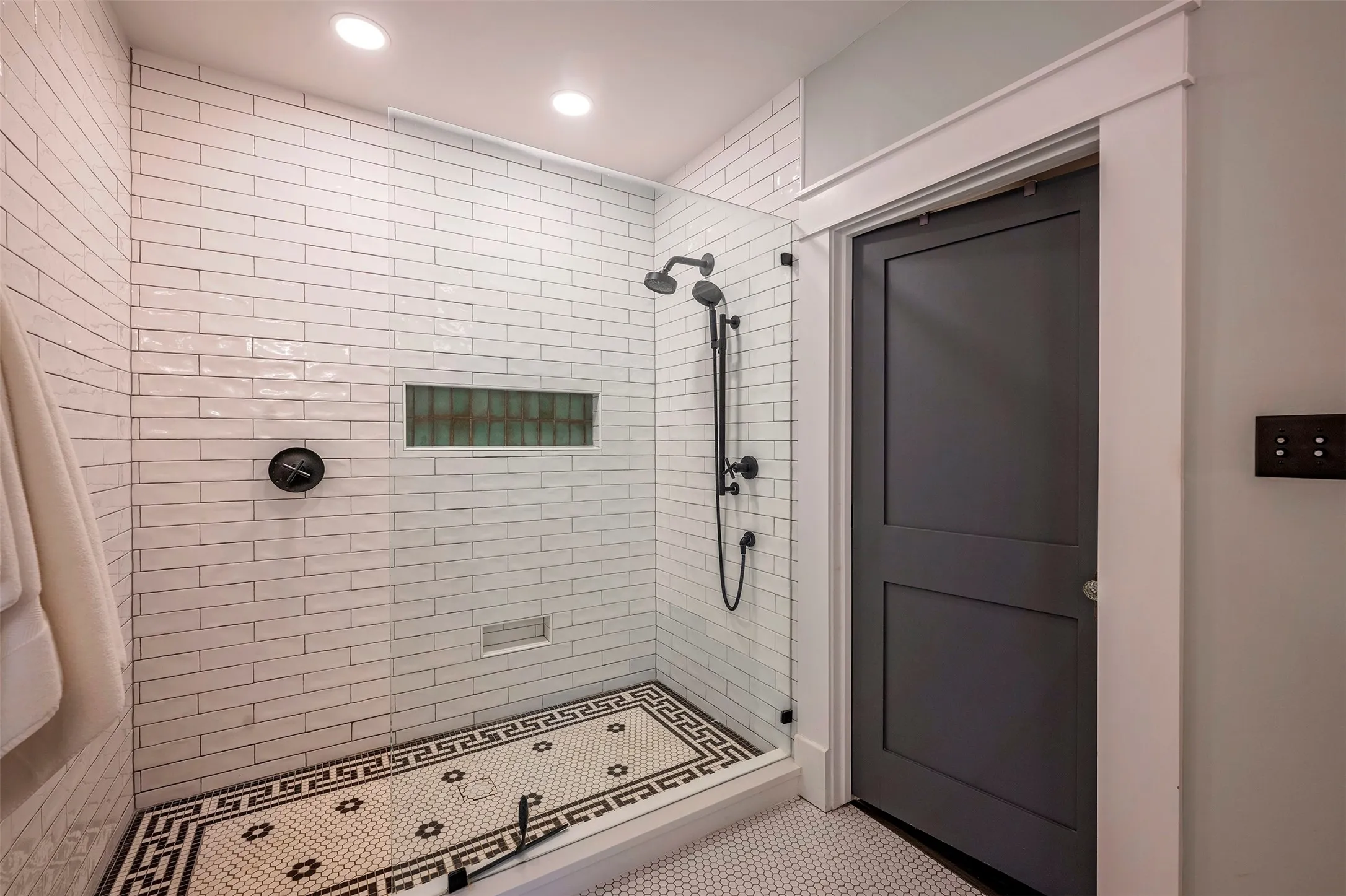 Single Family Residence For Sale in Tarrant County , 1604 S Adams Street, Fort Worth, Texas 76104, 3 Bedroom, 3 Bathroom, Garage spaces, 1,903 Sqft, built in 1911, mls#21398182, Real Estate Agent in Fort Worth, Homes For Sale in Tarrant county, Homes For Sale in Fort Worth, Realtor in Fort Worth Texas, Real Estate Brokerage Independent Realty Texas, Luminita Cordes Realtor
