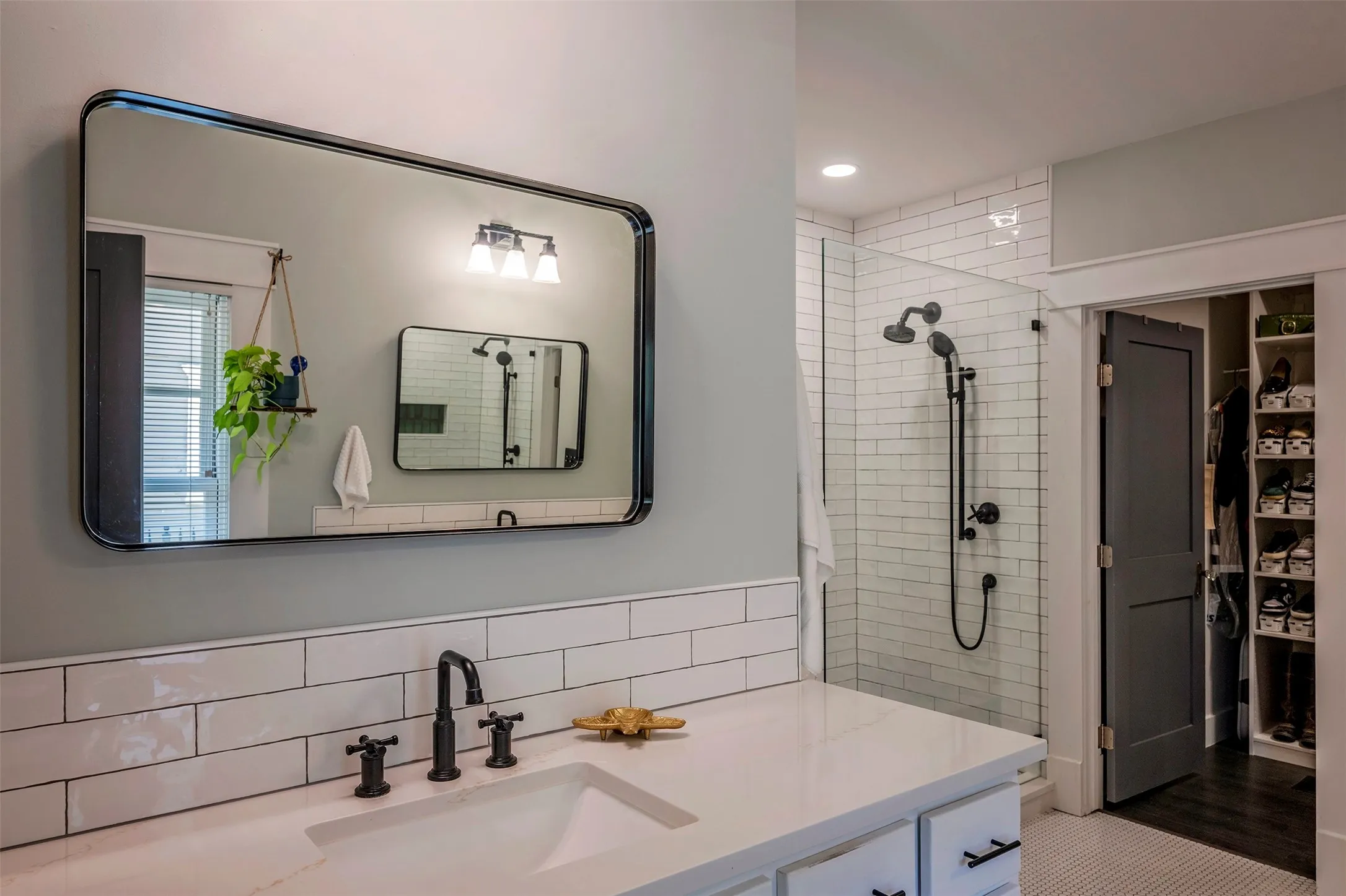 Single Family Residence For Sale in Tarrant County , 1604 S Adams Street, Fort Worth, Texas 76104, 3 Bedroom, 3 Bathroom, Garage spaces, 1,903 Sqft, built in 1911, mls#21398182, Real Estate Agent in Fort Worth, Homes For Sale in Tarrant county, Homes For Sale in Fort Worth, Realtor in Fort Worth Texas, Real Estate Brokerage Independent Realty Texas, Luminita Cordes Realtor