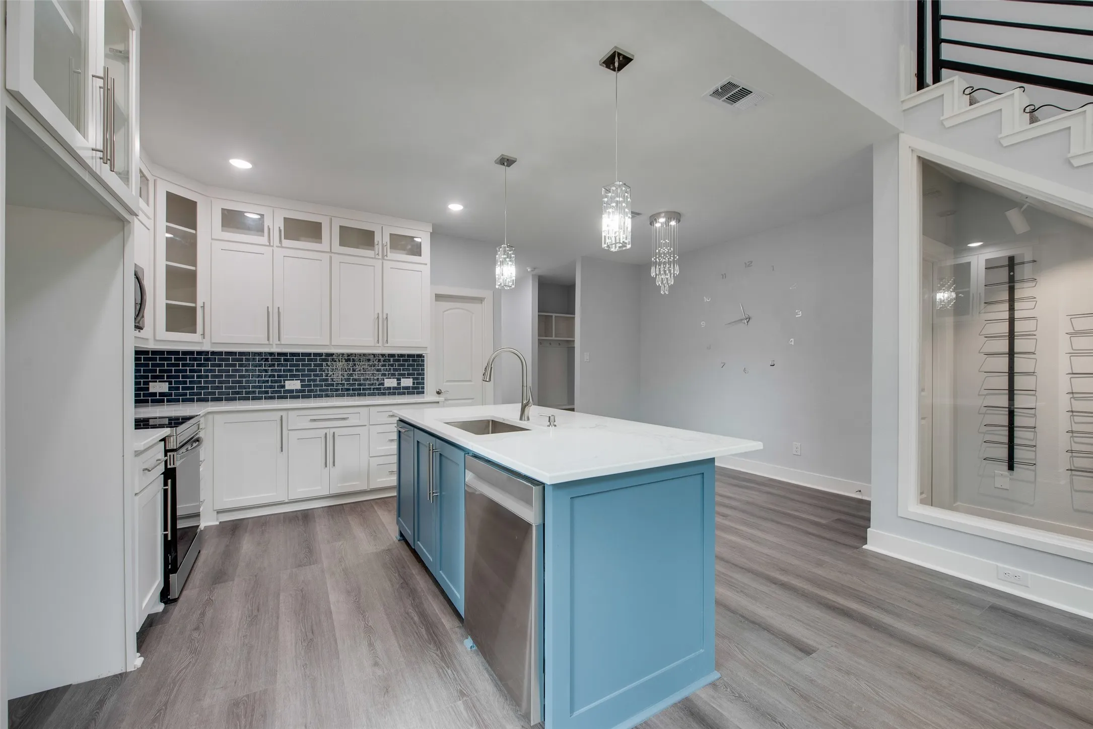 Single Family Residence For Sale in Johnson County , 810 Euclid Street, Cleburne, Texas 76033, 4 Bedroom, 4 Bathroom, 6 Garage spaces, 2,423 Sqft, built in 2025, mls#21399270, Real Estate Agent in Cleburne, Homes For Sale in Johnson county, Homes For Sale in Cleburne, Realtor in Cleburne Texas, Real Estate Brokerage Independent Realty Texas, Luminita Cordes Realtor
