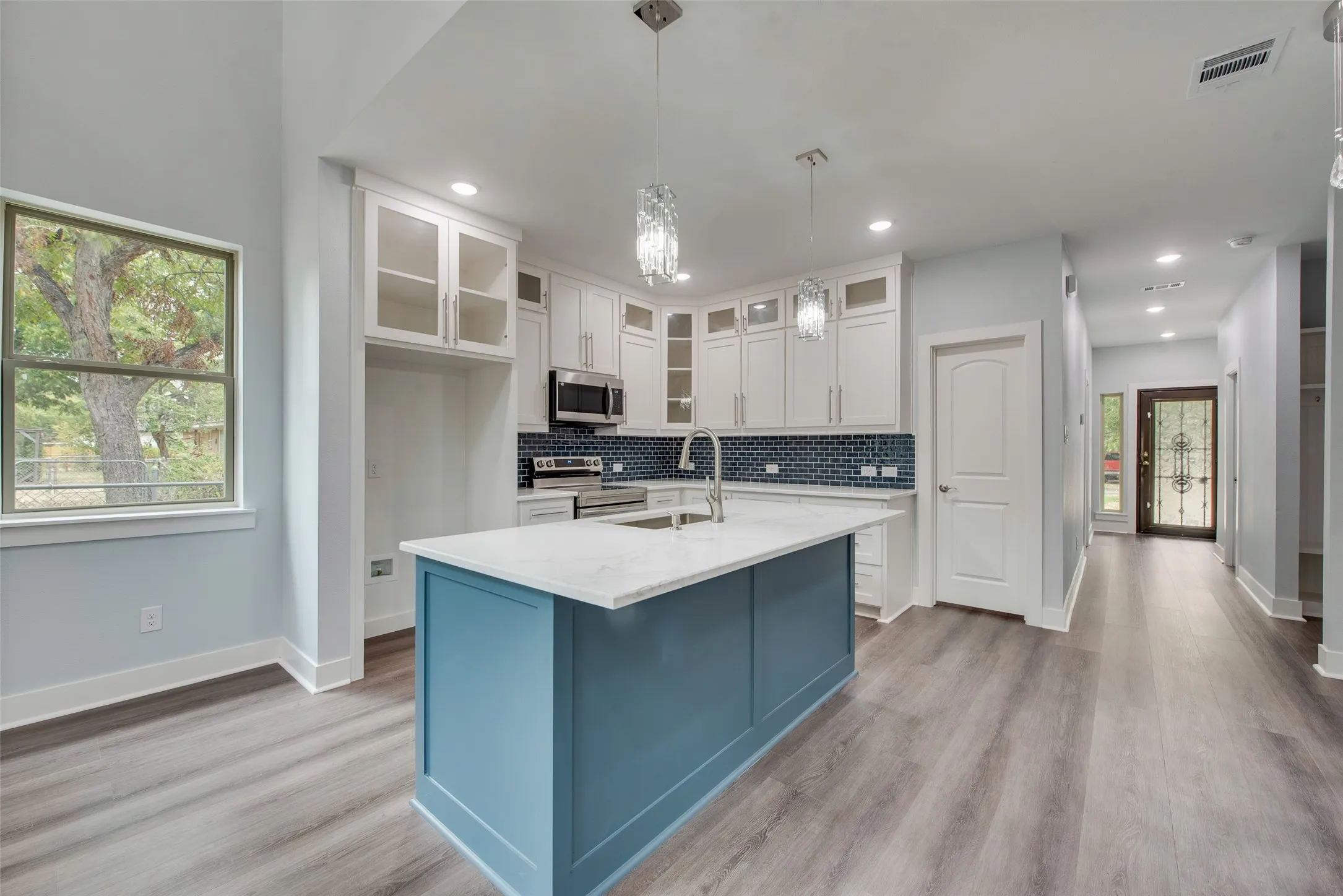 Single Family Residence For Sale in Johnson County , 810 Euclid Street, Cleburne, Texas 76033, 4 Bedroom, 4 Bathroom, 6 Garage spaces, 2,423 Sqft, built in 2025, mls#21399270, Real Estate Agent in Cleburne, Homes For Sale in Johnson county, Homes For Sale in Cleburne, Realtor in Cleburne Texas, Real Estate Brokerage Independent Realty Texas, Luminita Cordes Realtor