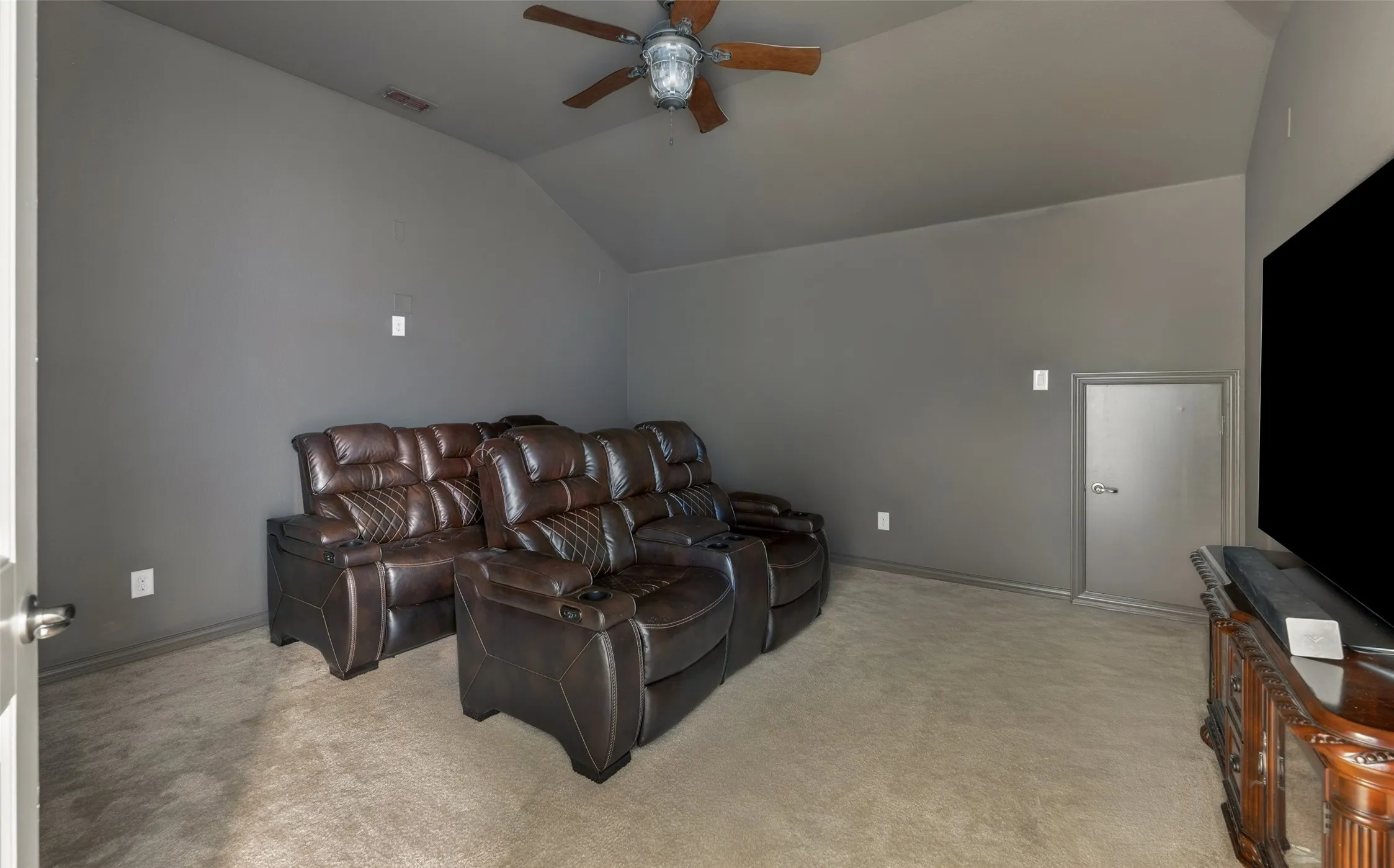 Single Family Residence For Rent in Denton County , 1374 Sandhurst Drive, Roanoke, Texas 76262, 4 Bedroom, 3 Bathroom, 2 Garage spaces, 3,073 Sqft, built in 2014, mls#21399132, Real Estate Agent in Roanoke, Homes For Rent in Denton county, Homes For Rent in Roanoke, Realtor in Roanoke Texas, Real Estate Brokerage Independent Realty Texas, Luminita Cordes Realtor
