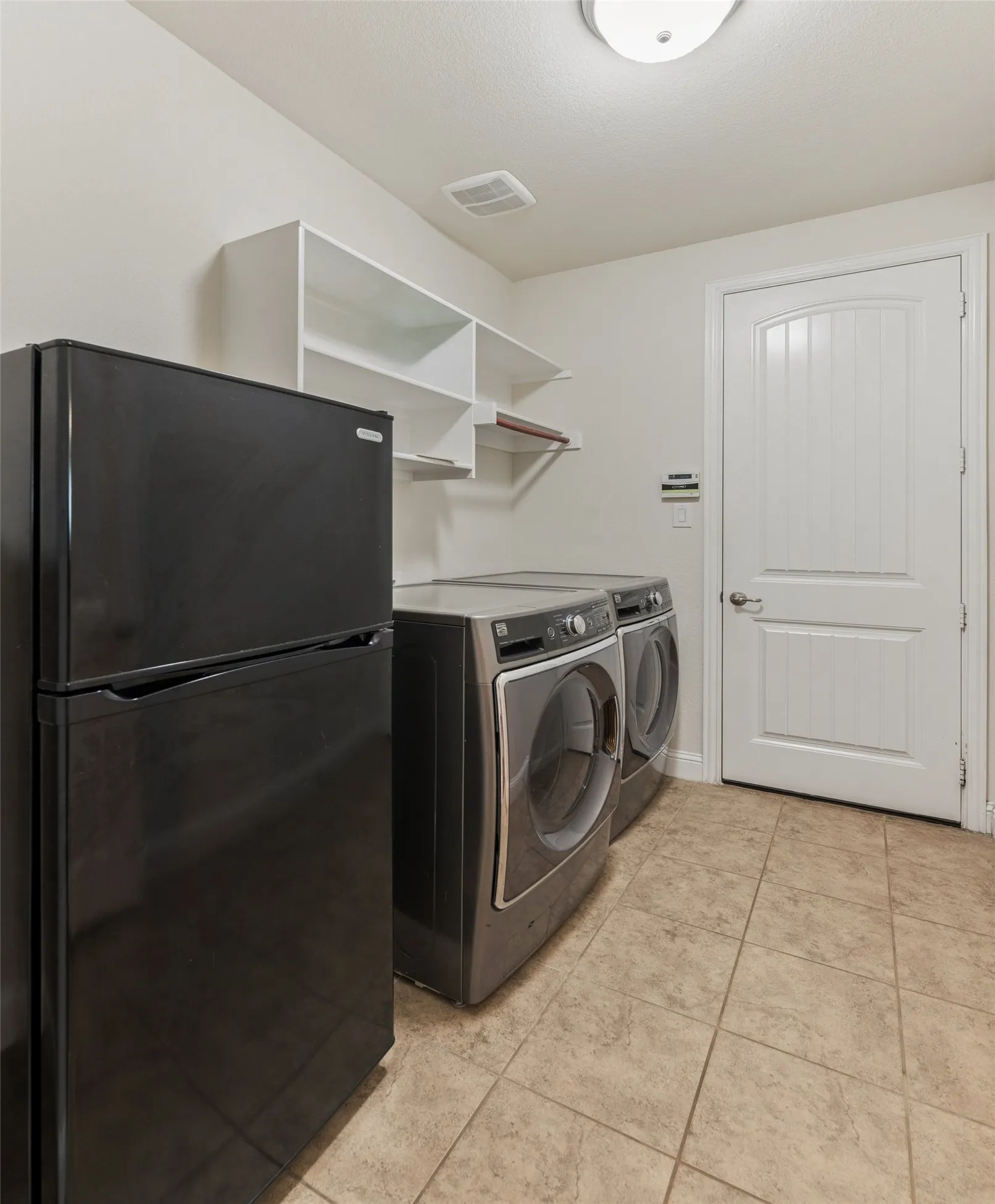 Single Family Residence For Rent in Denton County , 1374 Sandhurst Drive, Roanoke, Texas 76262, 4 Bedroom, 3 Bathroom, 2 Garage spaces, 3,073 Sqft, built in 2014, mls#21399132, Real Estate Agent in Roanoke, Homes For Rent in Denton county, Homes For Rent in Roanoke, Realtor in Roanoke Texas, Real Estate Brokerage Independent Realty Texas, Luminita Cordes Realtor