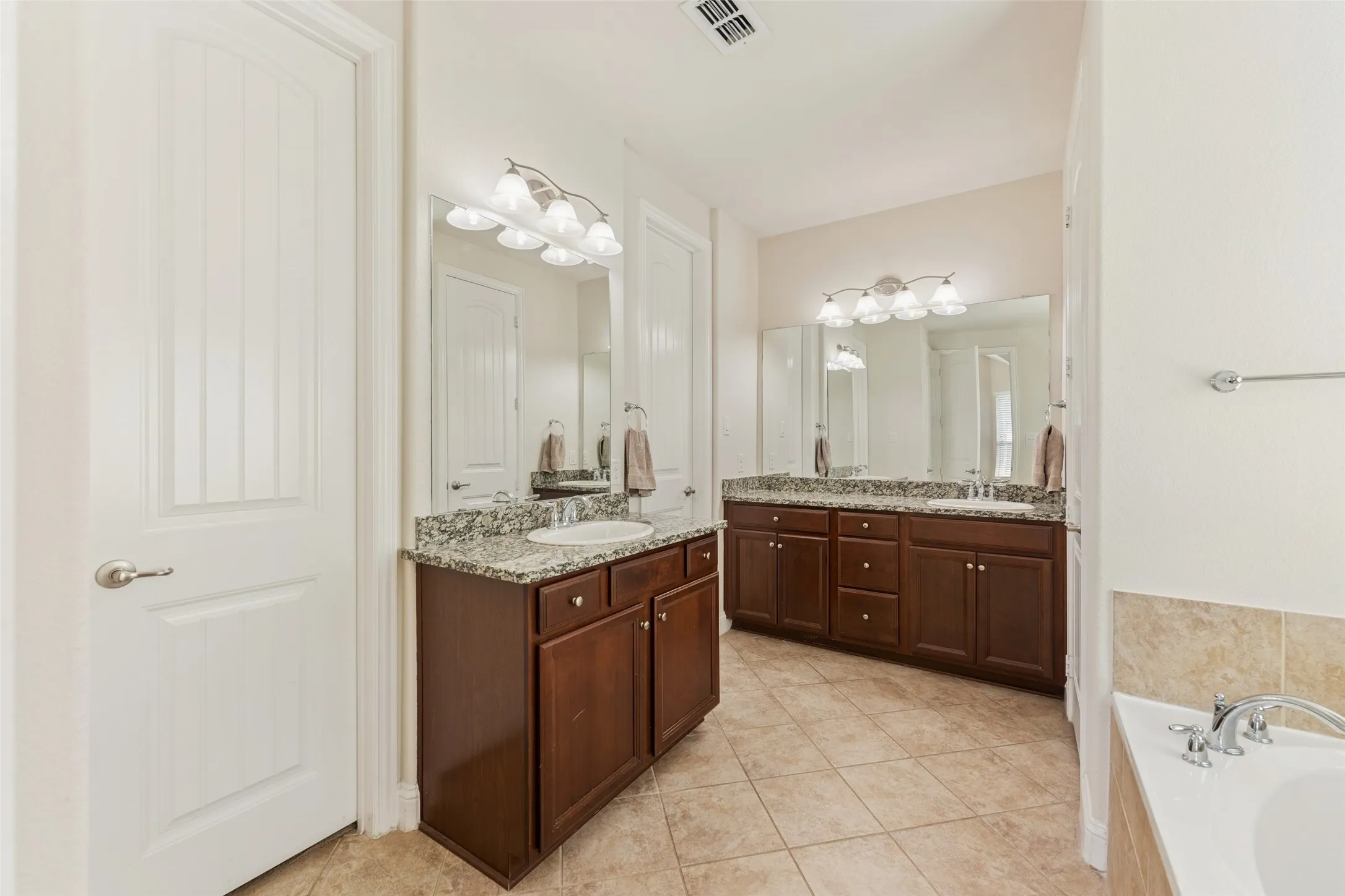 Single Family Residence For Rent in Denton County , 1374 Sandhurst Drive, Roanoke, Texas 76262, 4 Bedroom, 3 Bathroom, 2 Garage spaces, 3,073 Sqft, built in 2014, mls#21399132, Real Estate Agent in Roanoke, Homes For Rent in Denton county, Homes For Rent in Roanoke, Realtor in Roanoke Texas, Real Estate Brokerage Independent Realty Texas, Luminita Cordes Realtor