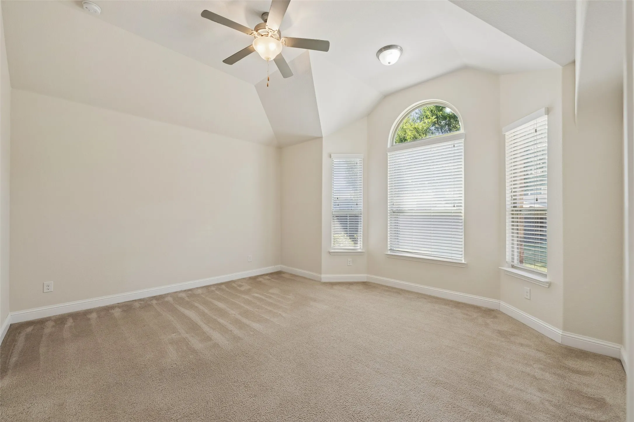 Single Family Residence For Rent in Denton County , 1374 Sandhurst Drive, Roanoke, Texas 76262, 4 Bedroom, 3 Bathroom, 2 Garage spaces, 3,073 Sqft, built in 2014, mls#21399132, Real Estate Agent in Roanoke, Homes For Rent in Denton county, Homes For Rent in Roanoke, Realtor in Roanoke Texas, Real Estate Brokerage Independent Realty Texas, Luminita Cordes Realtor
