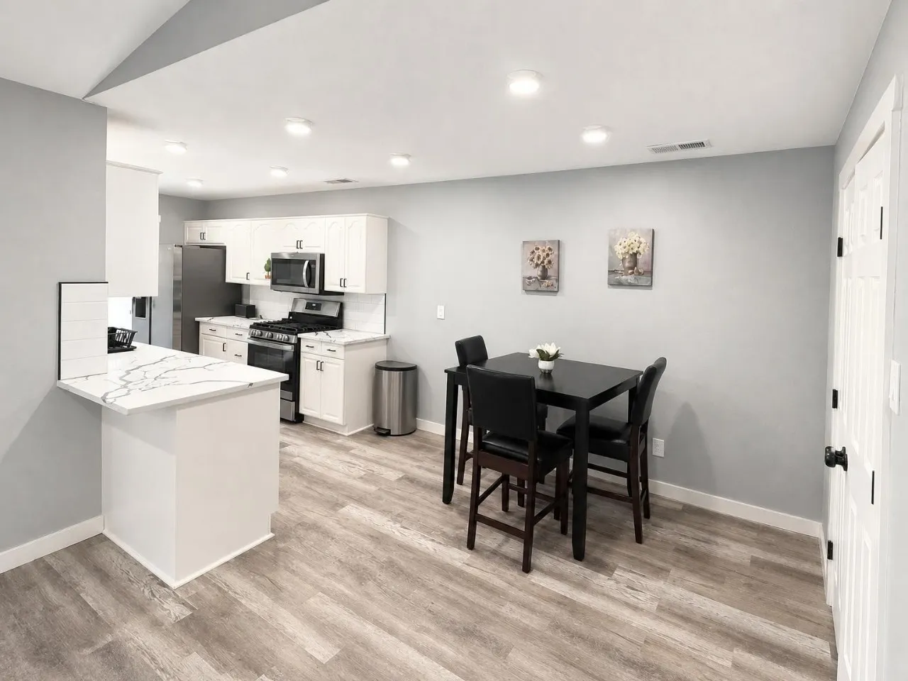 Single Family Residence For Rent in Denton County , 2930 Furneaux Lane, Carrollton, Texas 75007, 3 Bedroom, 3 Bathroom, 2 Garage spaces, 2,111 Sqft, built in 1978, mls#21399262, Real Estate Agent in Carrollton, Homes For Rent in Denton county, Homes For Rent in Carrollton, Realtor in Carrollton Texas, Real Estate Brokerage Independent Realty Texas, Luminita Cordes Realtor