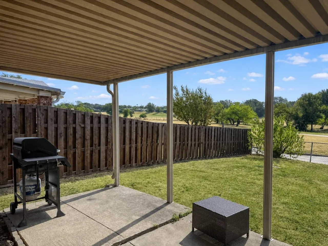 Single Family Residence For Rent in Denton County , 2930 Furneaux Lane, Carrollton, Texas 75007, 3 Bedroom, 3 Bathroom, 2 Garage spaces, 2,111 Sqft, built in 1978, mls#21399262, Real Estate Agent in Carrollton, Homes For Rent in Denton county, Homes For Rent in Carrollton, Realtor in Carrollton Texas, Real Estate Brokerage Independent Realty Texas, Luminita Cordes Realtor