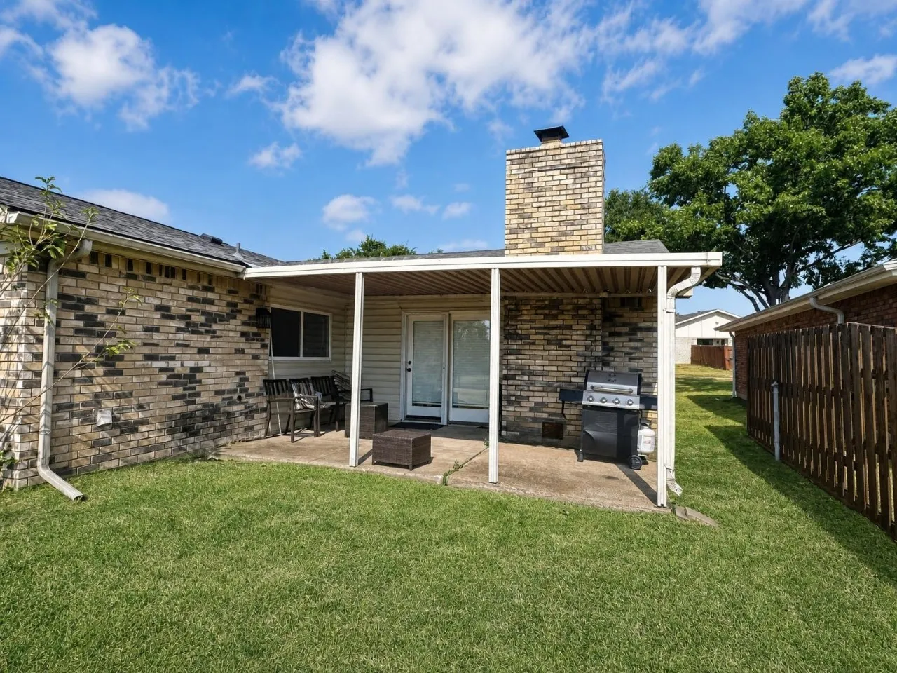 Single Family Residence For Rent in Denton County , 2930 Furneaux Lane, Carrollton, Texas 75007, 3 Bedroom, 3 Bathroom, 2 Garage spaces, 2,111 Sqft, built in 1978, mls#21399262, Real Estate Agent in Carrollton, Homes For Rent in Denton county, Homes For Rent in Carrollton, Realtor in Carrollton Texas, Real Estate Brokerage Independent Realty Texas, Luminita Cordes Realtor