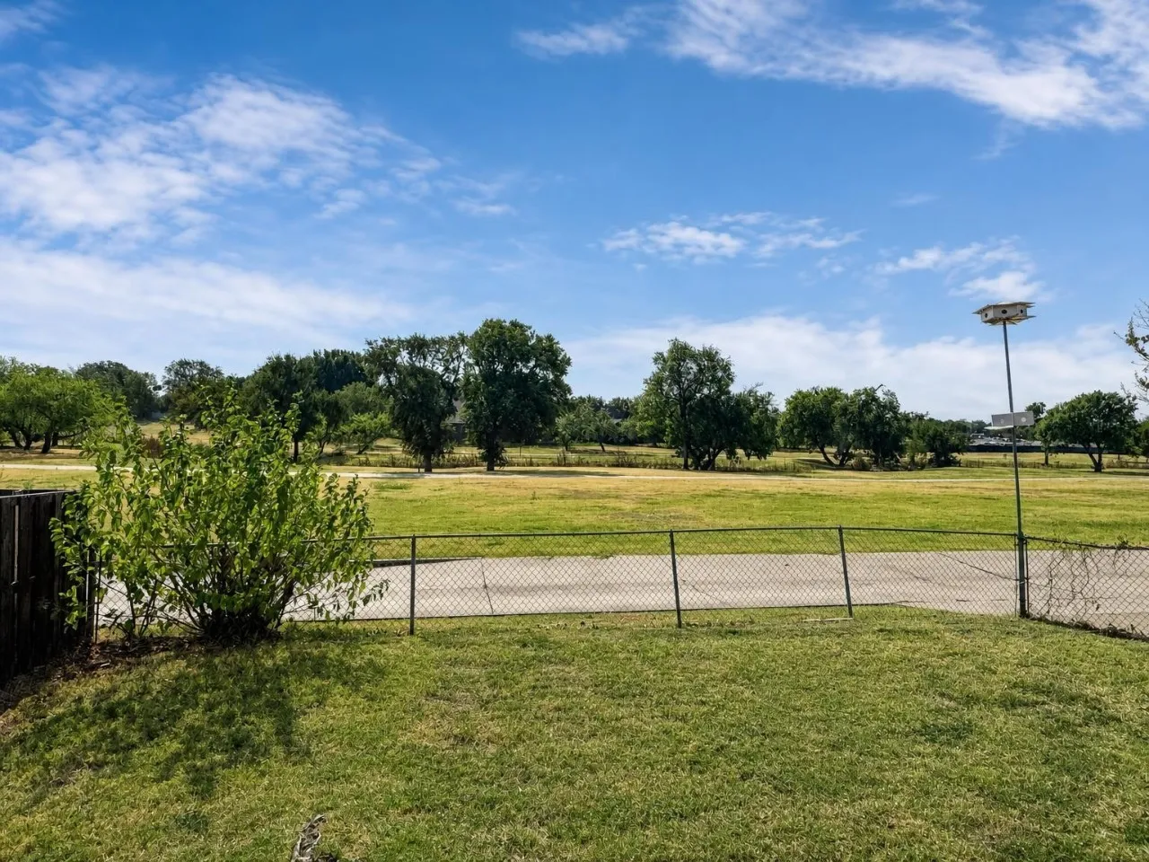 Single Family Residence For Rent in Denton County , 2930 Furneaux Lane, Carrollton, Texas 75007, 3 Bedroom, 3 Bathroom, 2 Garage spaces, 2,111 Sqft, built in 1978, mls#21399262, Real Estate Agent in Carrollton, Homes For Rent in Denton county, Homes For Rent in Carrollton, Realtor in Carrollton Texas, Real Estate Brokerage Independent Realty Texas, Luminita Cordes Realtor