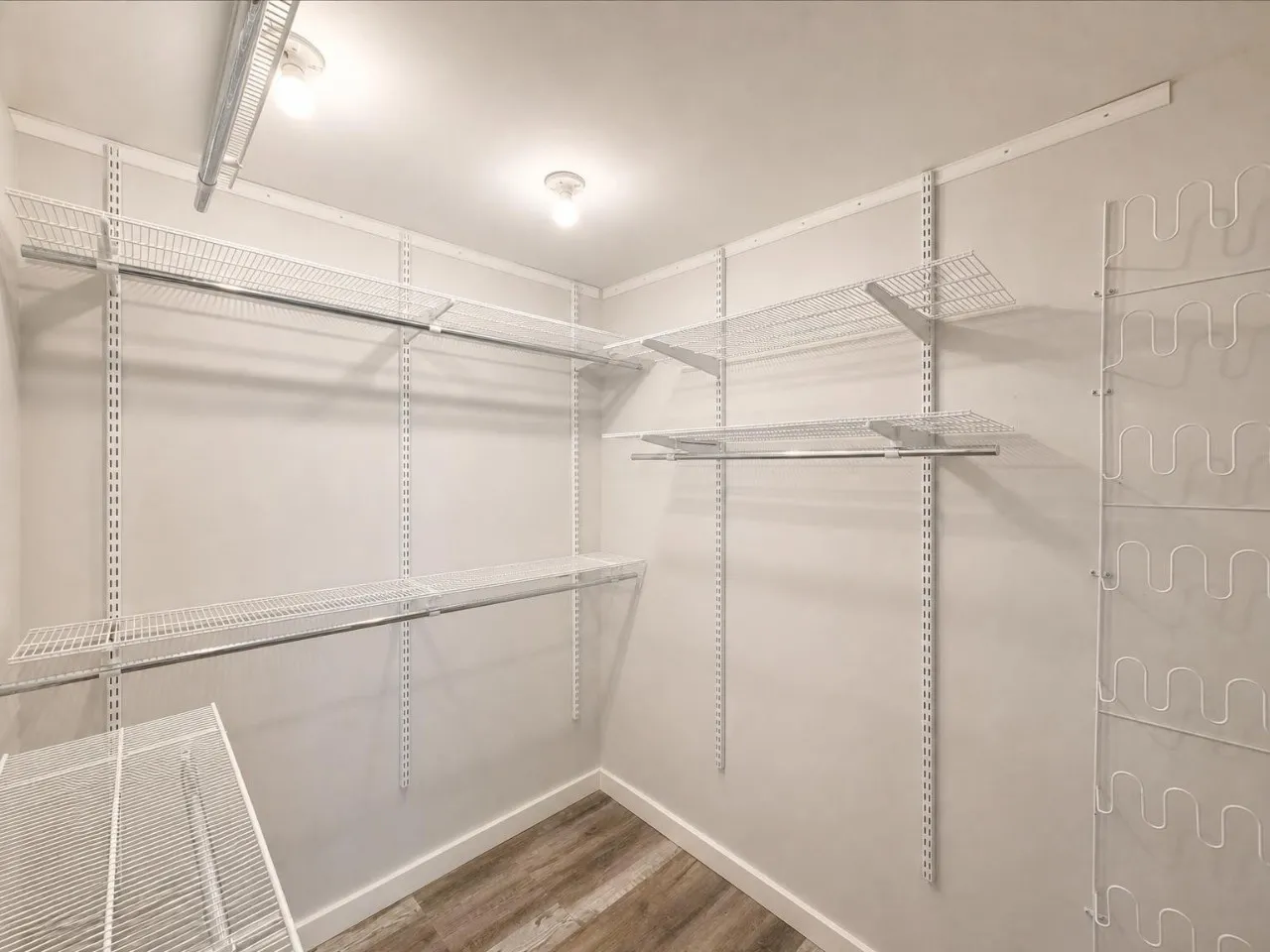 Single Family Residence For Rent in Denton County , 2930 Furneaux Lane, Carrollton, Texas 75007, 3 Bedroom, 3 Bathroom, 2 Garage spaces, 2,111 Sqft, built in 1978, mls#21399262, Real Estate Agent in Carrollton, Homes For Rent in Denton county, Homes For Rent in Carrollton, Realtor in Carrollton Texas, Real Estate Brokerage Independent Realty Texas, Luminita Cordes Realtor