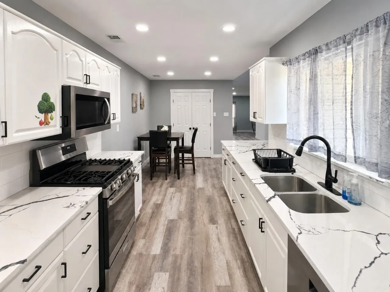 Single Family Residence For Rent in Denton County , 2930 Furneaux Lane, Carrollton, Texas 75007, 3 Bedroom, 3 Bathroom, 2 Garage spaces, 2,111 Sqft, built in 1978, mls#21399262, Real Estate Agent in Carrollton, Homes For Rent in Denton county, Homes For Rent in Carrollton, Realtor in Carrollton Texas, Real Estate Brokerage Independent Realty Texas, Luminita Cordes Realtor