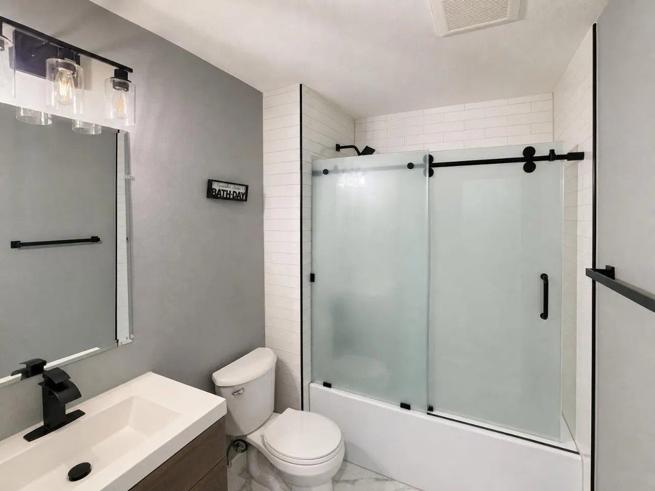 Single Family Residence For Rent in Denton County , 2930 Furneaux Lane, Carrollton, Texas 75007, 3 Bedroom, 3 Bathroom, 2 Garage spaces, 2,111 Sqft, built in 1978, mls#21399262, Real Estate Agent in Carrollton, Homes For Rent in Denton county, Homes For Rent in Carrollton, Realtor in Carrollton Texas, Real Estate Brokerage Independent Realty Texas, Luminita Cordes Realtor