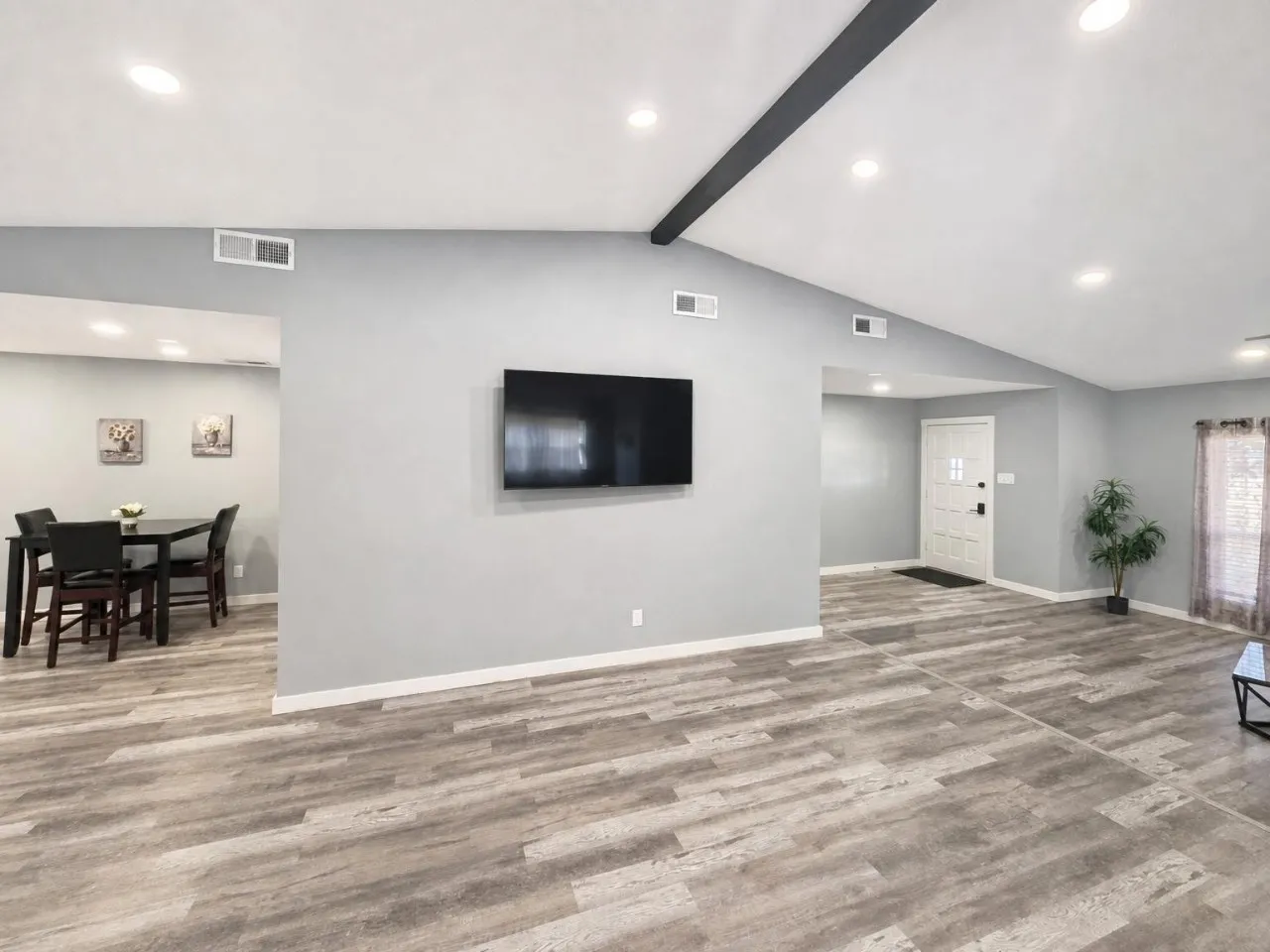 Single Family Residence For Rent in Denton County , 2930 Furneaux Lane, Carrollton, Texas 75007, 3 Bedroom, 3 Bathroom, 2 Garage spaces, 2,111 Sqft, built in 1978, mls#21399262, Real Estate Agent in Carrollton, Homes For Rent in Denton county, Homes For Rent in Carrollton, Realtor in Carrollton Texas, Real Estate Brokerage Independent Realty Texas, Luminita Cordes Realtor