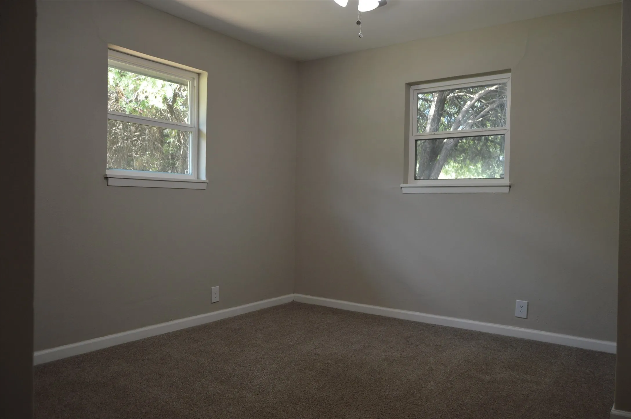 Single Family Residence For Rent in Hunt County , 501 E 2nd Street, Quinlan, Texas 75474, 3 Bedroom, 2 Bathroom, Garage spaces, 1,464 Sqft, built in 1977, mls#21399279, Real Estate Agent in Quinlan, Homes For Rent in Hunt county, Homes For Rent in Quinlan, Realtor in Quinlan Texas, Real Estate Brokerage Independent Realty Texas, Luminita Cordes Realtor