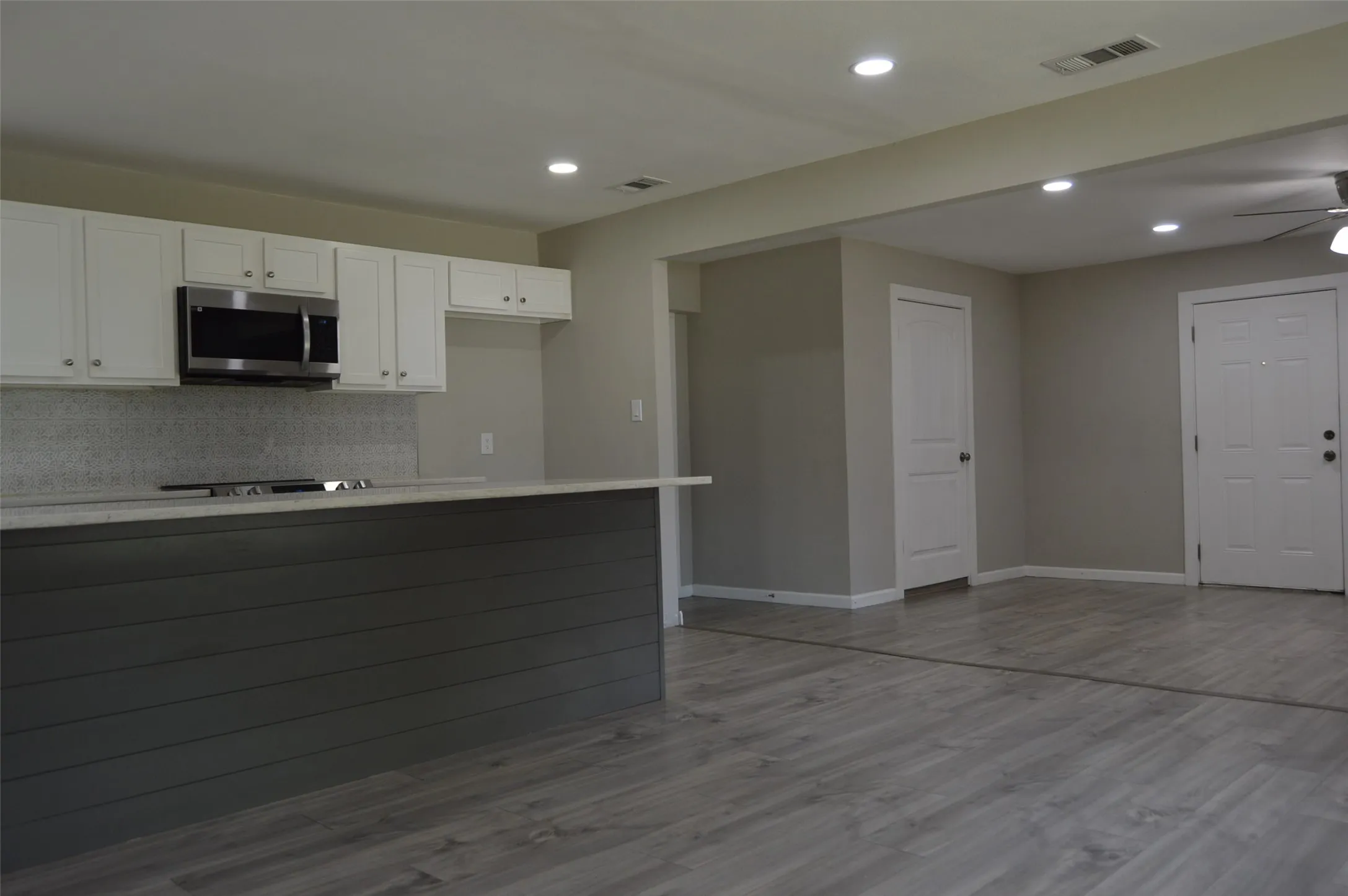 Single Family Residence For Rent in Hunt County , 501 E 2nd Street, Quinlan, Texas 75474, 3 Bedroom, 2 Bathroom, Garage spaces, 1,464 Sqft, built in 1977, mls#21399279, Real Estate Agent in Quinlan, Homes For Rent in Hunt county, Homes For Rent in Quinlan, Realtor in Quinlan Texas, Real Estate Brokerage Independent Realty Texas, Luminita Cordes Realtor