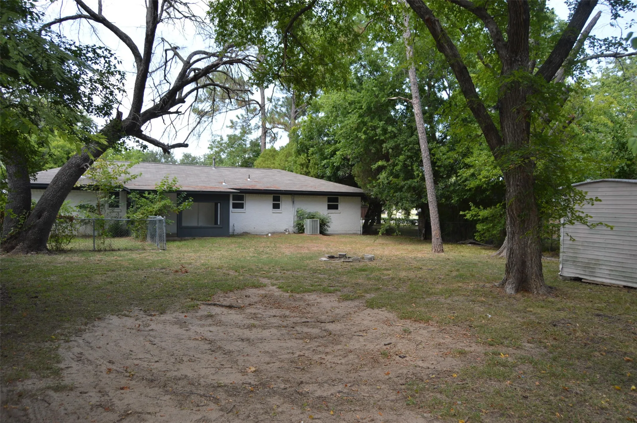 Single Family Residence For Rent in Hunt County , 501 E 2nd Street, Quinlan, Texas 75474, 3 Bedroom, 2 Bathroom, Garage spaces, 1,464 Sqft, built in 1977, mls#21399279, Real Estate Agent in Quinlan, Homes For Rent in Hunt county, Homes For Rent in Quinlan, Realtor in Quinlan Texas, Real Estate Brokerage Independent Realty Texas, Luminita Cordes Realtor