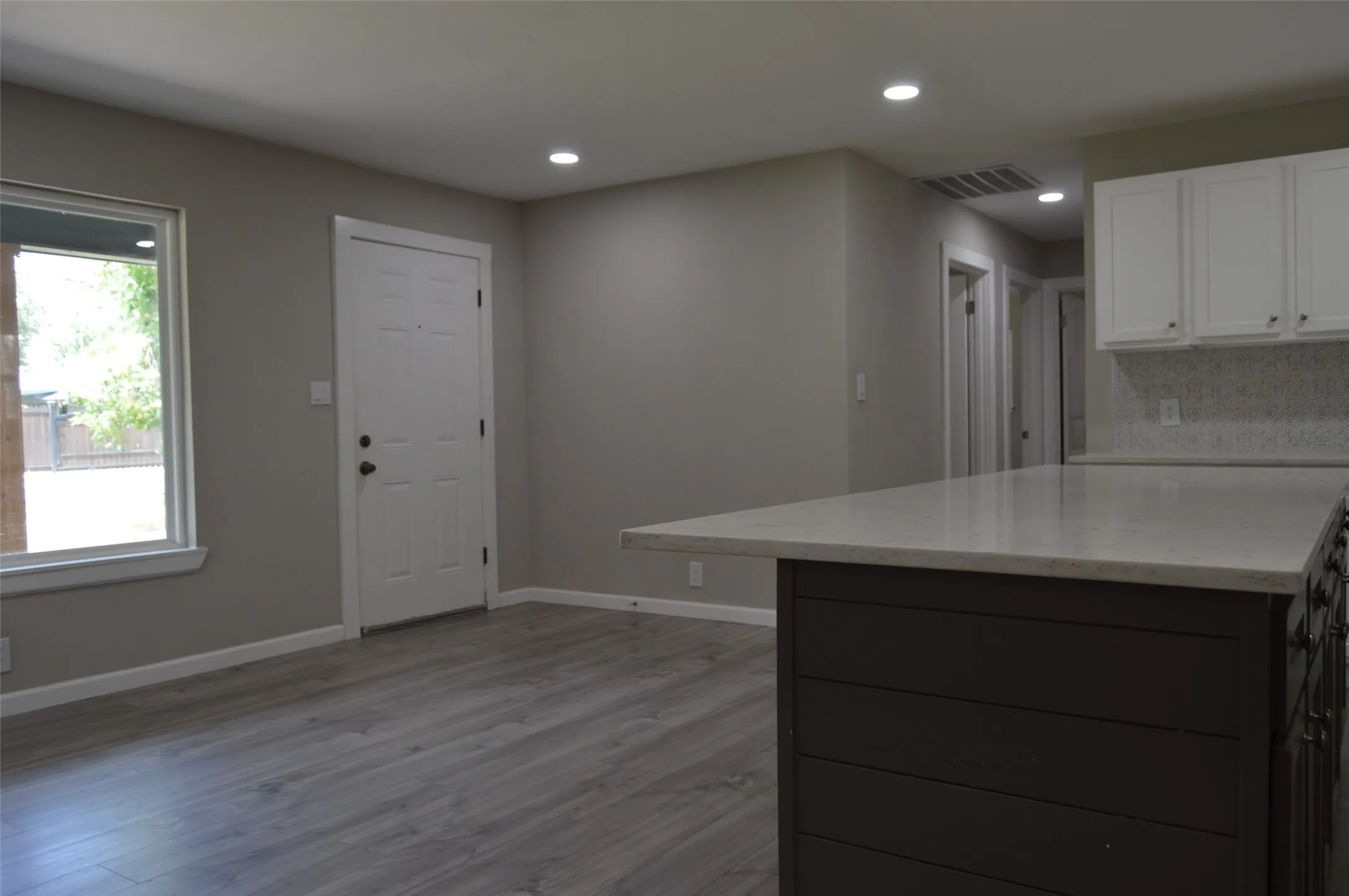 Single Family Residence For Rent in Hunt County , 501 E 2nd Street, Quinlan, Texas 75474, 3 Bedroom, 2 Bathroom, Garage spaces, 1,464 Sqft, built in 1977, mls#21399279, Real Estate Agent in Quinlan, Homes For Rent in Hunt county, Homes For Rent in Quinlan, Realtor in Quinlan Texas, Real Estate Brokerage Independent Realty Texas, Luminita Cordes Realtor