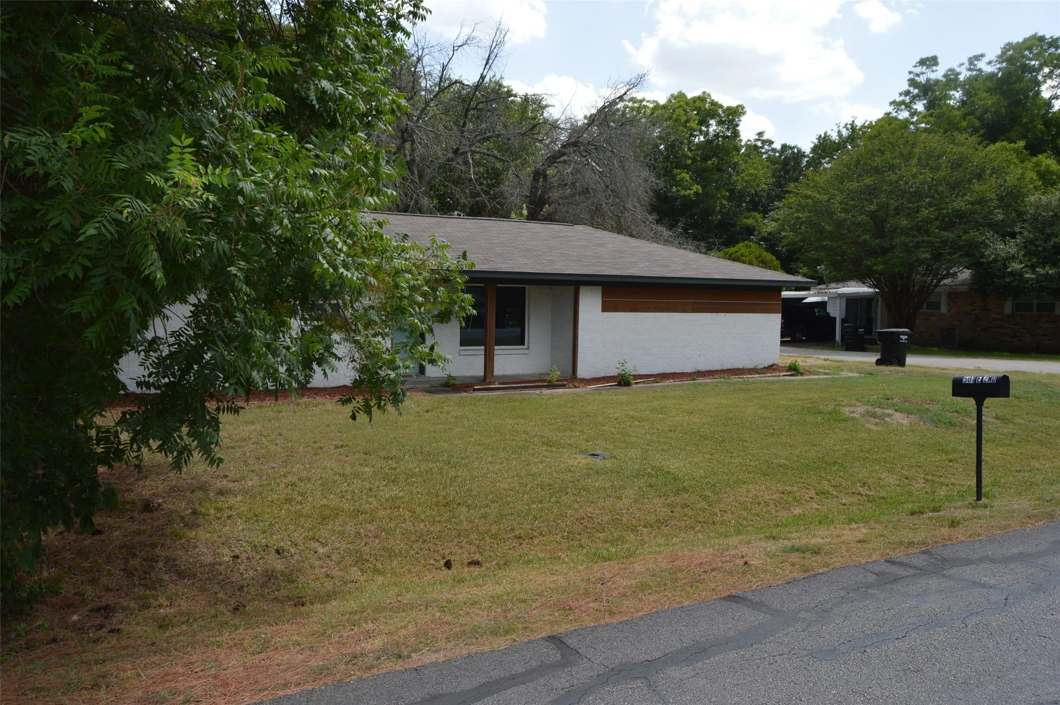 Single Family Residence For Rent in Hunt County , 501 E 2nd Street, Quinlan, Texas 75474, 3 Bedroom, 2 Bathroom, Garage spaces, 1,464 Sqft, built in 1977, mls#21399279, Real Estate Agent in Quinlan, Homes For Rent in Hunt county, Homes For Rent in Quinlan, Realtor in Quinlan Texas, Real Estate Brokerage Independent Realty Texas, Luminita Cordes Realtor