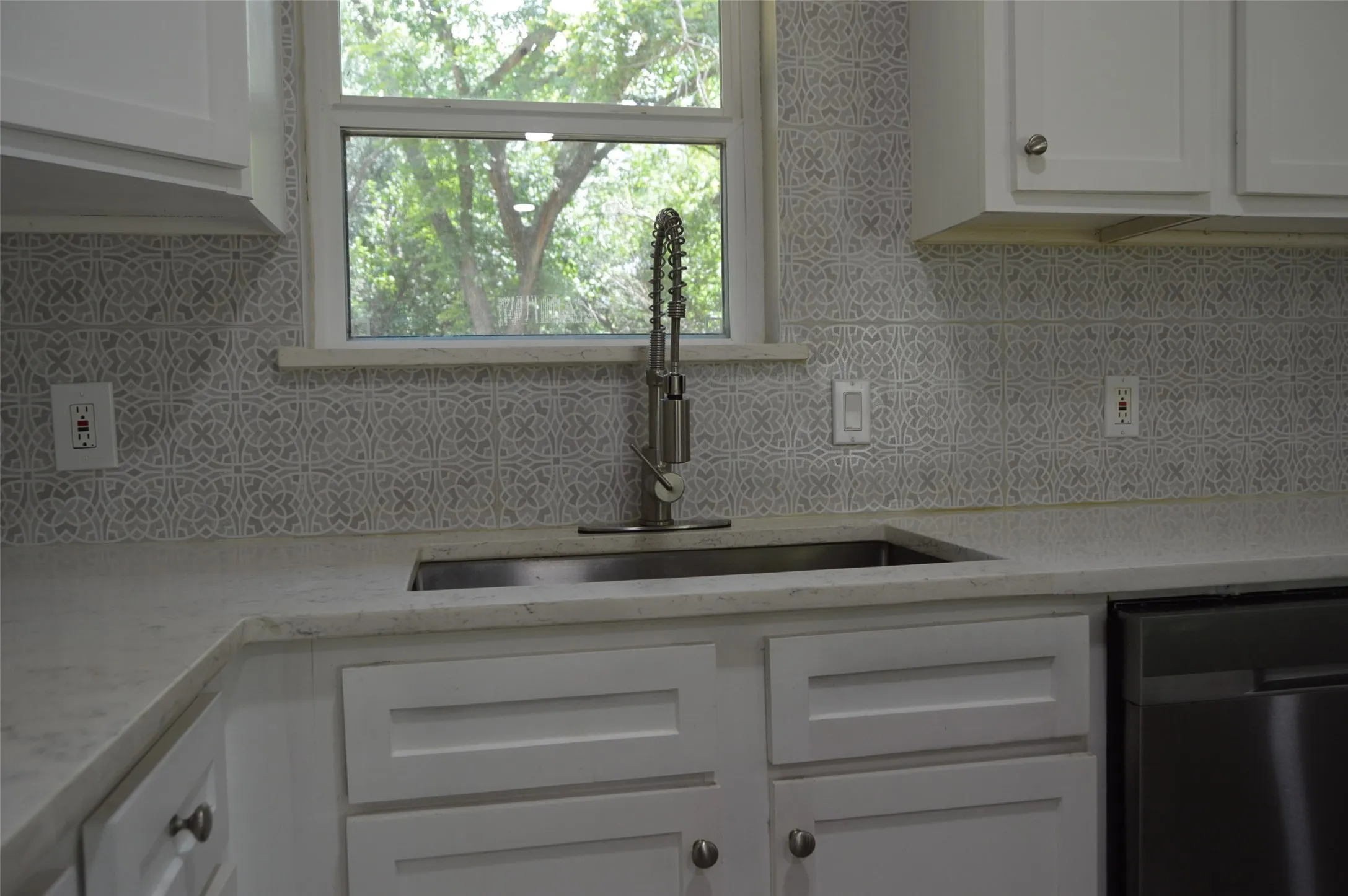 Single Family Residence For Rent in Hunt County , 501 E 2nd Street, Quinlan, Texas 75474, 3 Bedroom, 2 Bathroom, Garage spaces, 1,464 Sqft, built in 1977, mls#21399279, Real Estate Agent in Quinlan, Homes For Rent in Hunt county, Homes For Rent in Quinlan, Realtor in Quinlan Texas, Real Estate Brokerage Independent Realty Texas, Luminita Cordes Realtor