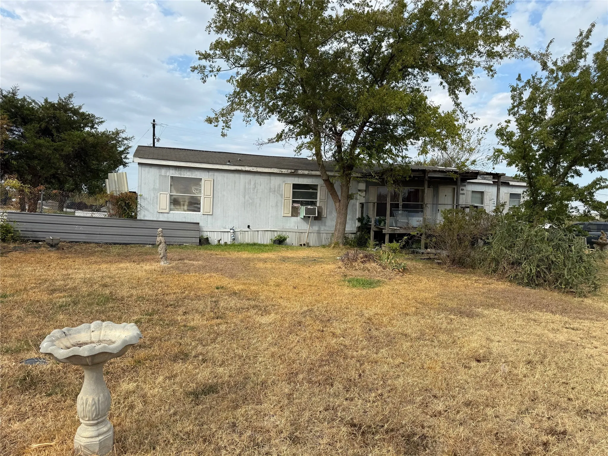 Manufactured Home For Sale in Johnson County , 3921 Applewood Court, Alvarado, Texas 76009, 3 Bedroom, 2 Bathroom, Garage spaces, 1,680 Sqft, built in 1996, mls#21399029, Real Estate Agent in Alvarado, Homes For Sale in Johnson county, Homes For Sale in Alvarado, Realtor in Alvarado Texas, Real Estate Brokerage Independent Realty Texas, Luminita Cordes Realtor