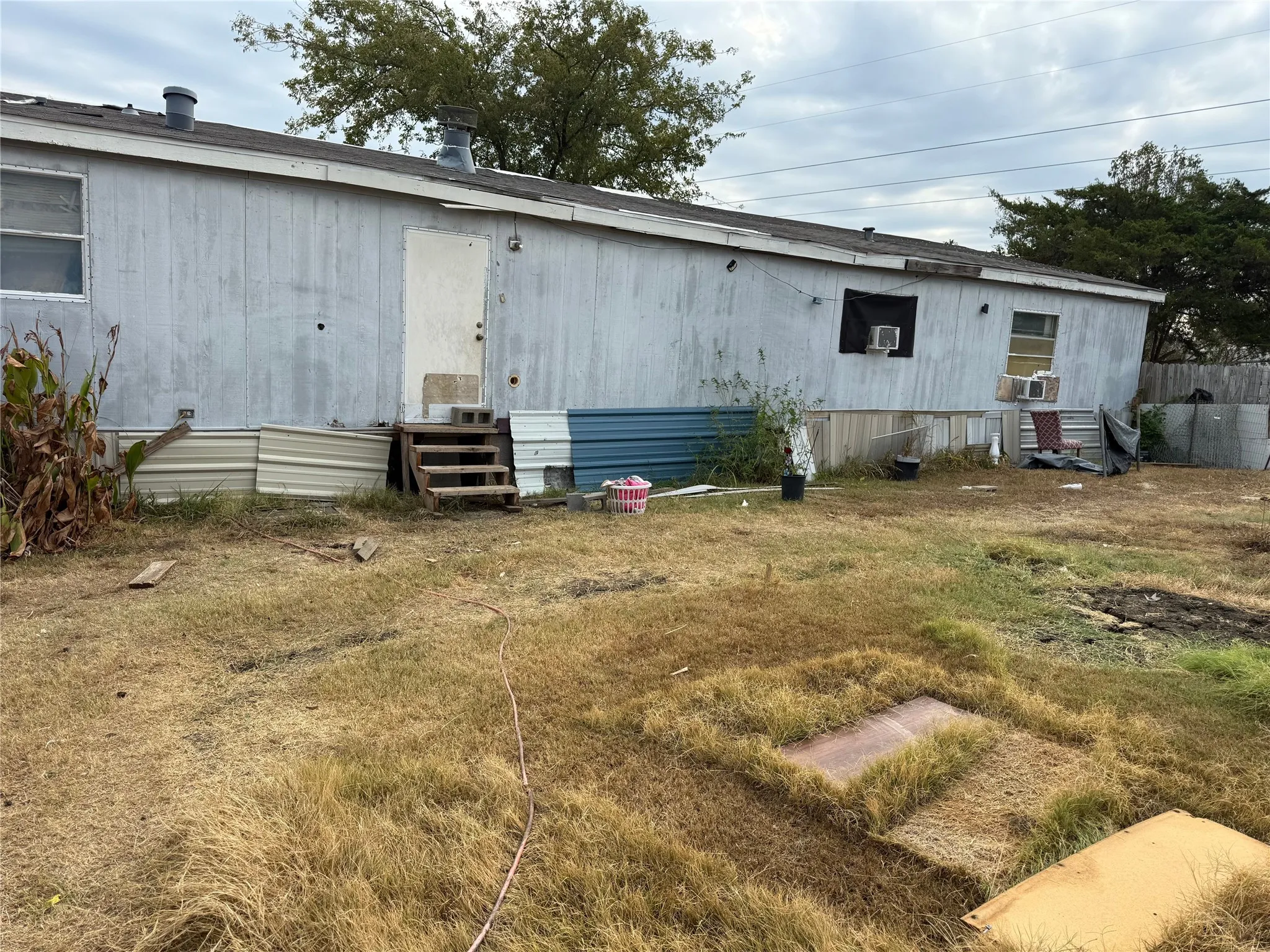 Manufactured Home For Sale in Johnson County , 3921 Applewood Court, Alvarado, Texas 76009, 3 Bedroom, 2 Bathroom, Garage spaces, 1,680 Sqft, built in 1996, mls#21399029, Real Estate Agent in Alvarado, Homes For Sale in Johnson county, Homes For Sale in Alvarado, Realtor in Alvarado Texas, Real Estate Brokerage Independent Realty Texas, Luminita Cordes Realtor