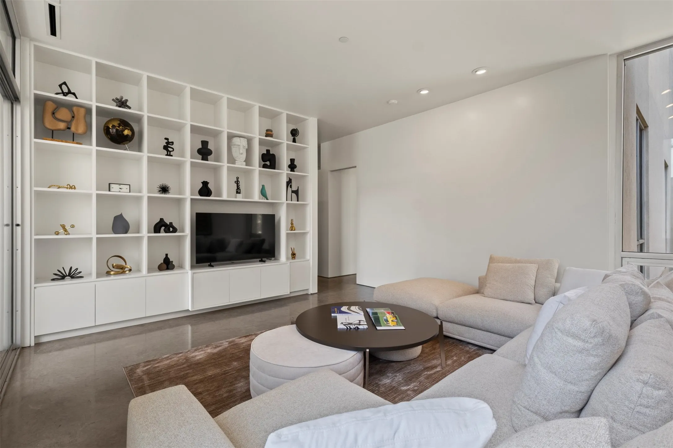 Condominium For Rent in Dallas County , 3740 Holland Avenue 2A, Dallas, Texas 75219, 2 Bedroom, 3 Bathroom, 2 Garage spaces, 2,560 Sqft, built in 2003, mls#21399218, Real Estate Agent in Dallas, Homes For Rent in Dallas county, Homes For Rent in Dallas, Realtor in Dallas Texas, Real Estate Brokerage Independent Realty Texas, Luminita Cordes Realtor