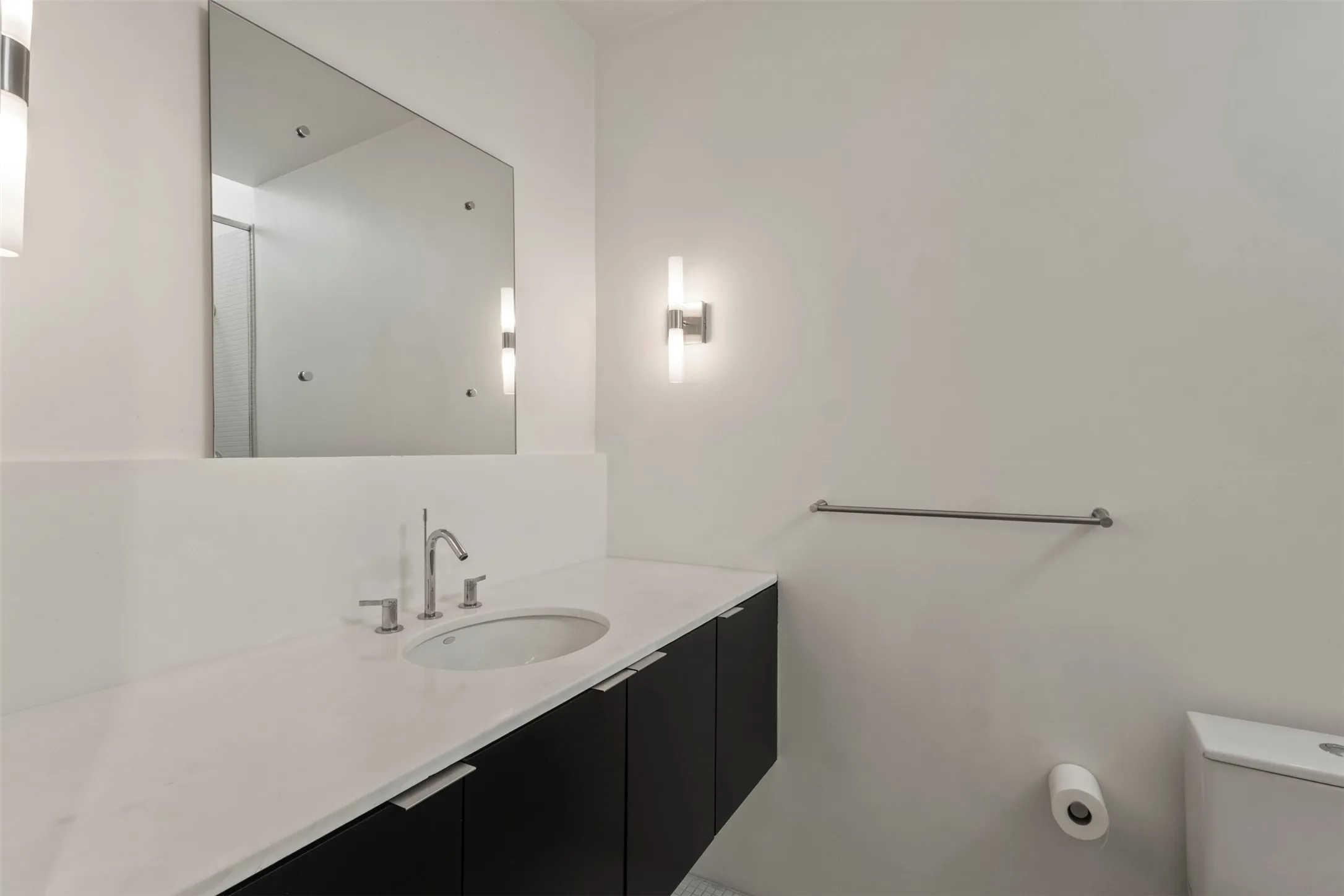 Condominium For Rent in Dallas County , 3740 Holland Avenue 2A, Dallas, Texas 75219, 2 Bedroom, 3 Bathroom, 2 Garage spaces, 2,560 Sqft, built in 2003, mls#21399218, Real Estate Agent in Dallas, Homes For Rent in Dallas county, Homes For Rent in Dallas, Realtor in Dallas Texas, Real Estate Brokerage Independent Realty Texas, Luminita Cordes Realtor