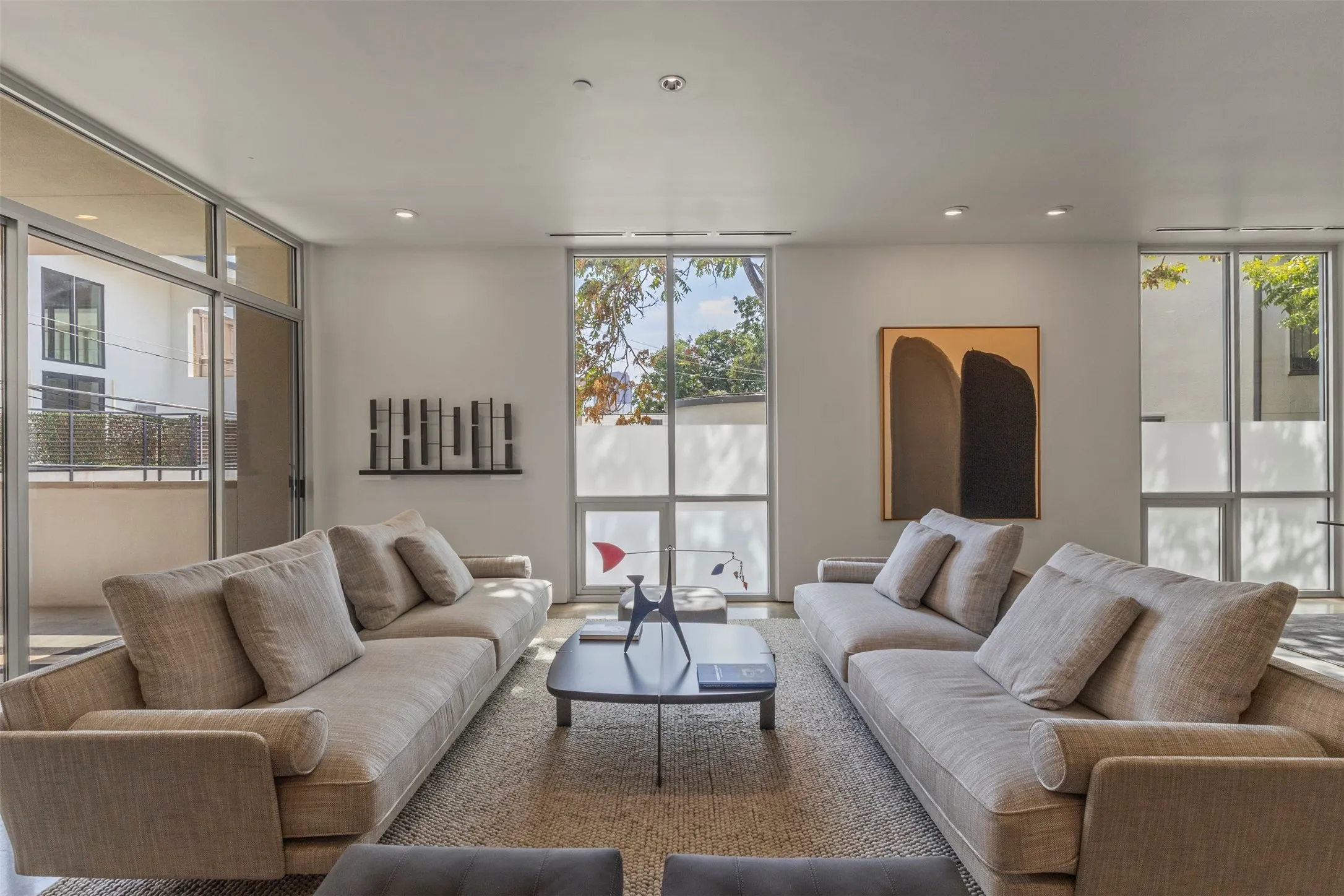 Condominium For Rent in Dallas County , 3740 Holland Avenue 2A, Dallas, Texas 75219, 2 Bedroom, 3 Bathroom, 2 Garage spaces, 2,560 Sqft, built in 2003, mls#21399218, Real Estate Agent in Dallas, Homes For Rent in Dallas county, Homes For Rent in Dallas, Realtor in Dallas Texas, Real Estate Brokerage Independent Realty Texas, Luminita Cordes Realtor