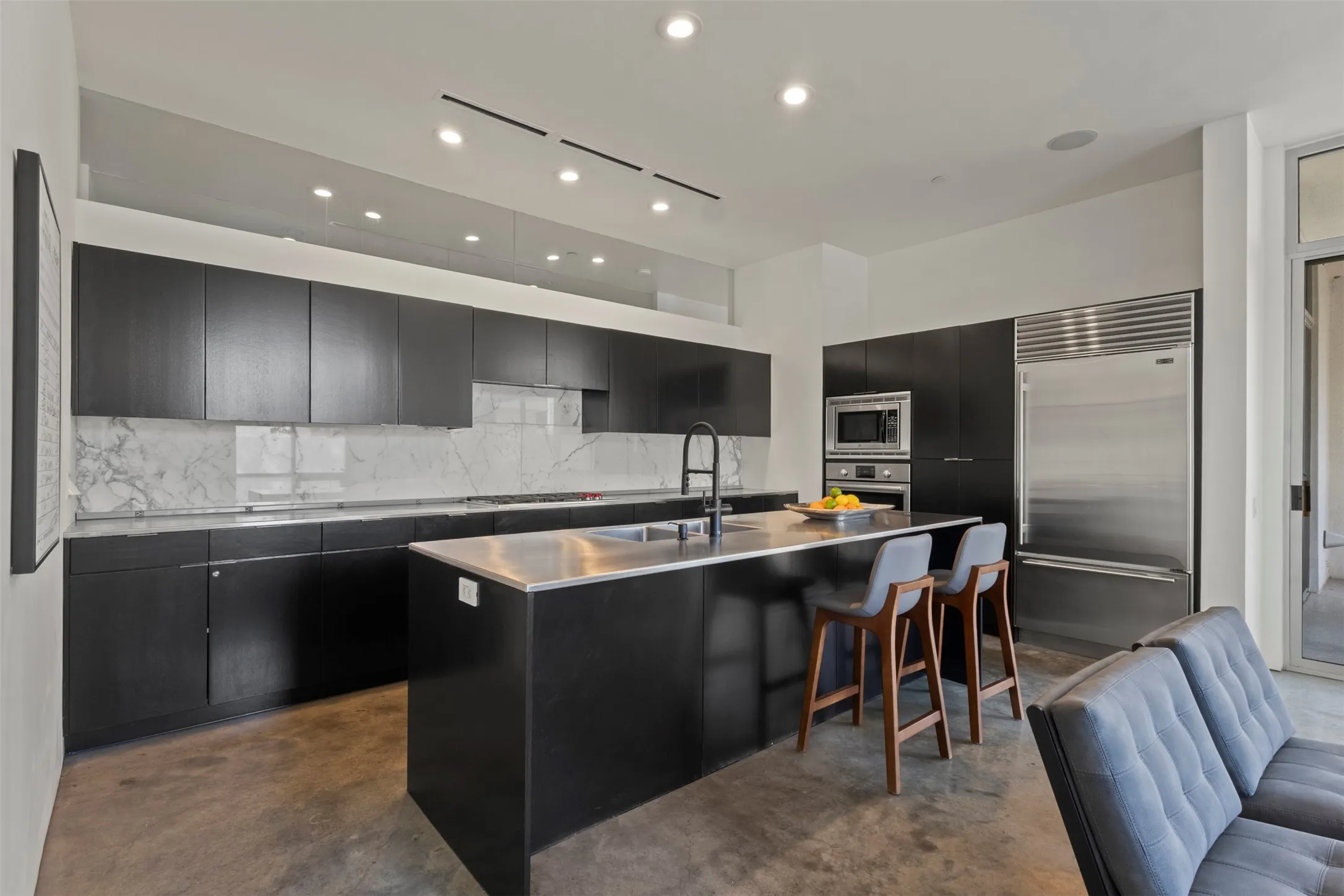 Condominium For Rent in Dallas County , 3740 Holland Avenue 2A, Dallas, Texas 75219, 2 Bedroom, 3 Bathroom, 2 Garage spaces, 2,560 Sqft, built in 2003, mls#21399218, Real Estate Agent in Dallas, Homes For Rent in Dallas county, Homes For Rent in Dallas, Realtor in Dallas Texas, Real Estate Brokerage Independent Realty Texas, Luminita Cordes Realtor
