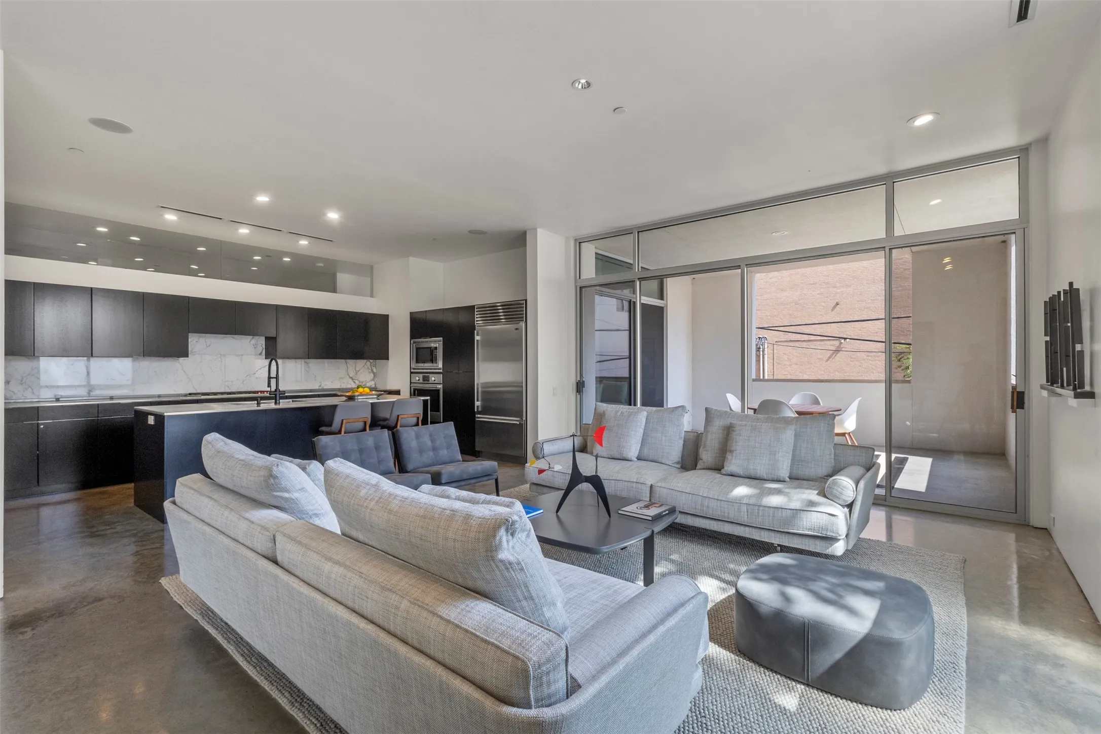 Condominium For Rent in Dallas County , 3740 Holland Avenue 2A, Dallas, Texas 75219, 2 Bedroom, 3 Bathroom, 2 Garage spaces, 2,560 Sqft, built in 2003, mls#21399218, Real Estate Agent in Dallas, Homes For Rent in Dallas county, Homes For Rent in Dallas, Realtor in Dallas Texas, Real Estate Brokerage Independent Realty Texas, Luminita Cordes Realtor
