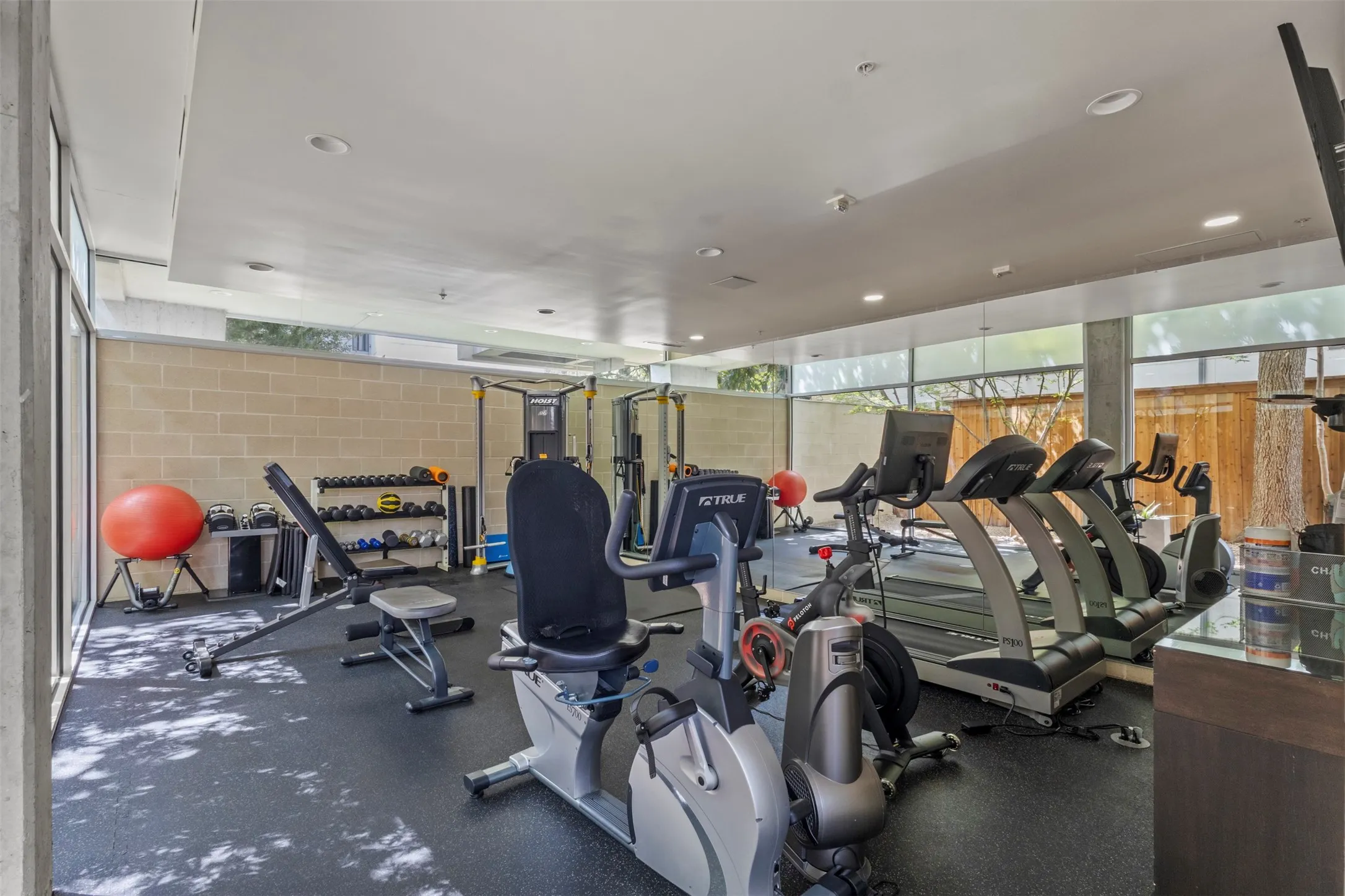 Condominium For Rent in Dallas County , 3740 Holland Avenue 2A, Dallas, Texas 75219, 2 Bedroom, 3 Bathroom, 2 Garage spaces, 2,560 Sqft, built in 2003, mls#21399218, Real Estate Agent in Dallas, Homes For Rent in Dallas county, Homes For Rent in Dallas, Realtor in Dallas Texas, Real Estate Brokerage Independent Realty Texas, Luminita Cordes Realtor
