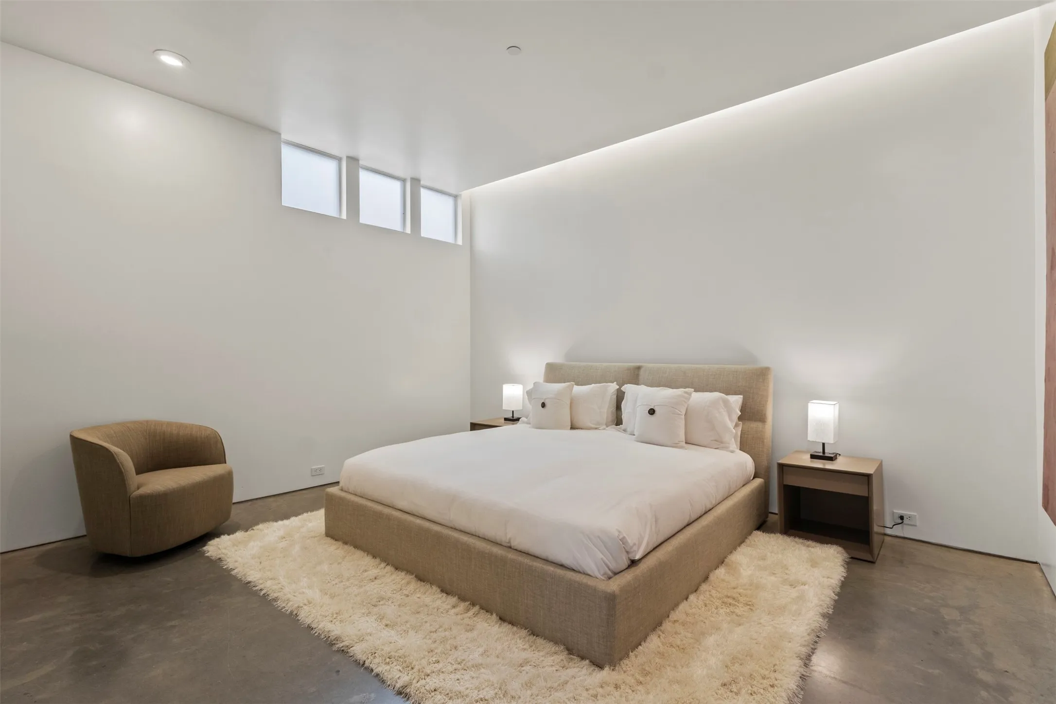 Condominium For Rent in Dallas County , 3740 Holland Avenue 2A, Dallas, Texas 75219, 2 Bedroom, 3 Bathroom, 2 Garage spaces, 2,560 Sqft, built in 2003, mls#21399218, Real Estate Agent in Dallas, Homes For Rent in Dallas county, Homes For Rent in Dallas, Realtor in Dallas Texas, Real Estate Brokerage Independent Realty Texas, Luminita Cordes Realtor