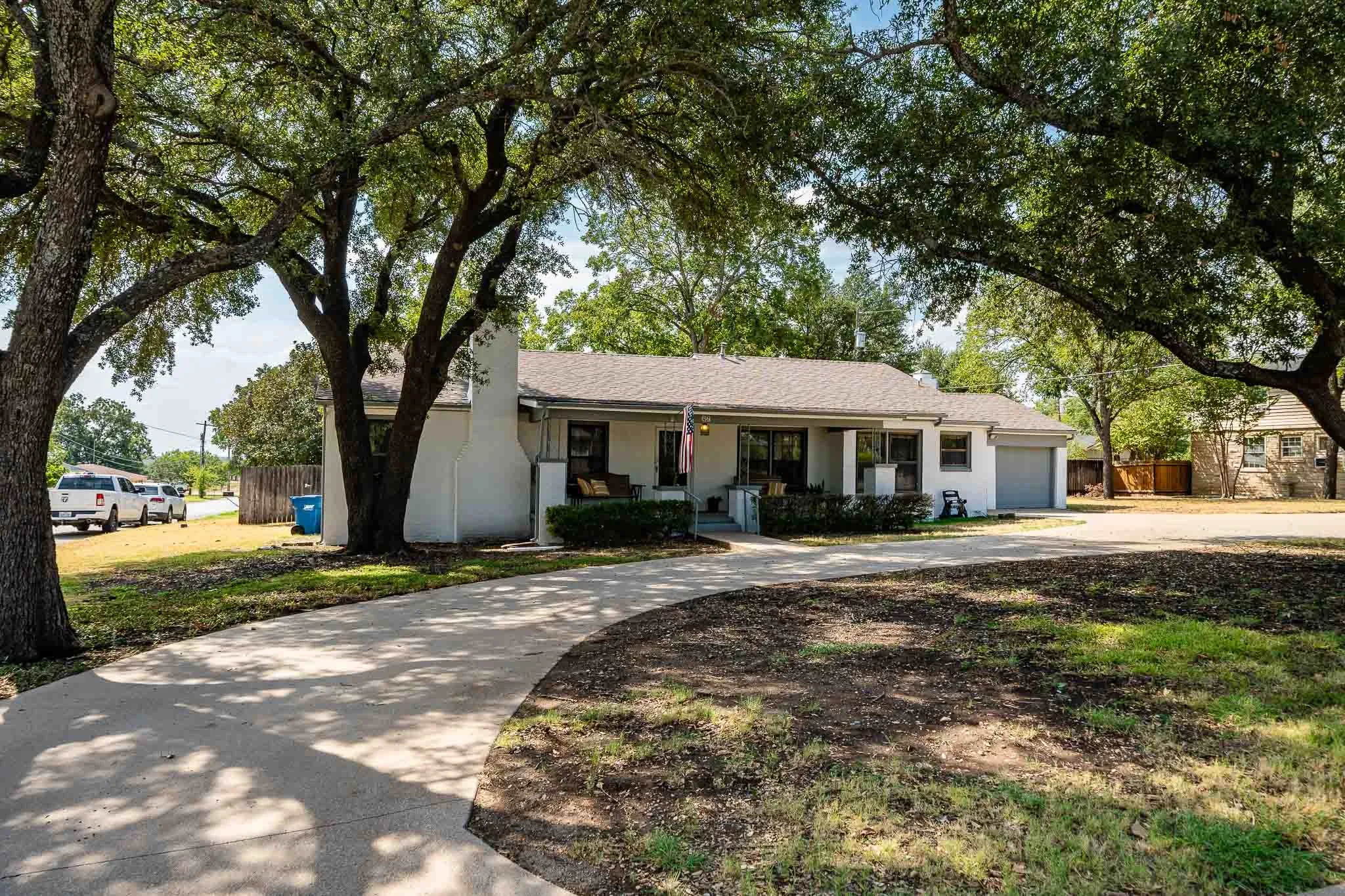 Single Family Residence For Sale in Shackelford County , 457 Breckenridge Street, Albany, Texas 76430, 3 Bedroom, 2 Bathroom, 2 Garage spaces, 1,936 Sqft, built in 1948, mls#21398948, Real Estate Agent in Albany, Homes For Sale in Shackelford county, Homes For Sale in Albany, Realtor in Albany Texas, Real Estate Brokerage Independent Realty Texas, Luminita Cordes Realtor