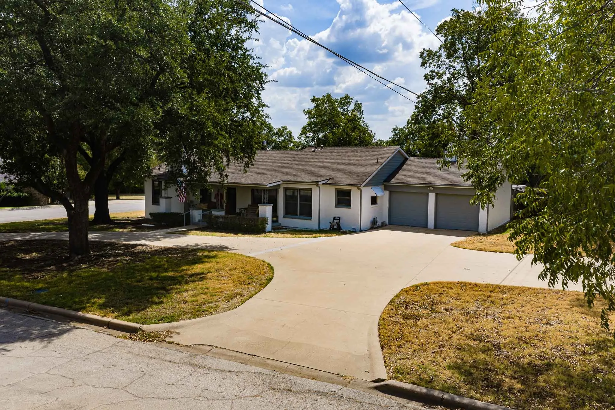 Single Family Residence For Sale in Shackelford County , 457 Breckenridge Street, Albany, Texas 76430, 3 Bedroom, 2 Bathroom, 2 Garage spaces, 1,936 Sqft, built in 1948, mls#21398948, Real Estate Agent in Albany, Homes For Sale in Shackelford county, Homes For Sale in Albany, Realtor in Albany Texas, Real Estate Brokerage Independent Realty Texas, Luminita Cordes Realtor