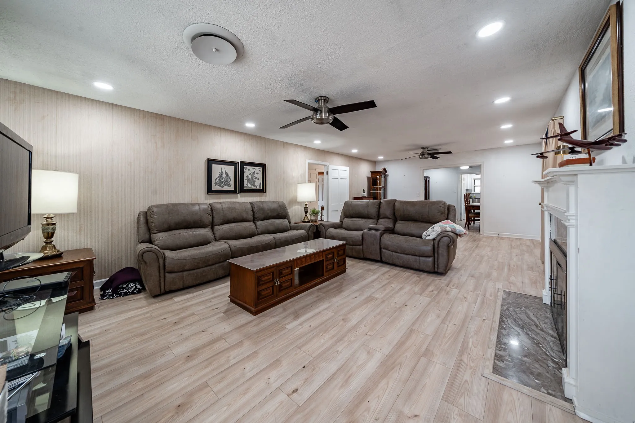 Single Family Residence For Sale in Shackelford County , 457 Breckenridge Street, Albany, Texas 76430, 3 Bedroom, 2 Bathroom, 2 Garage spaces, 1,936 Sqft, built in 1948, mls#21398948, Real Estate Agent in Albany, Homes For Sale in Shackelford county, Homes For Sale in Albany, Realtor in Albany Texas, Real Estate Brokerage Independent Realty Texas, Luminita Cordes Realtor