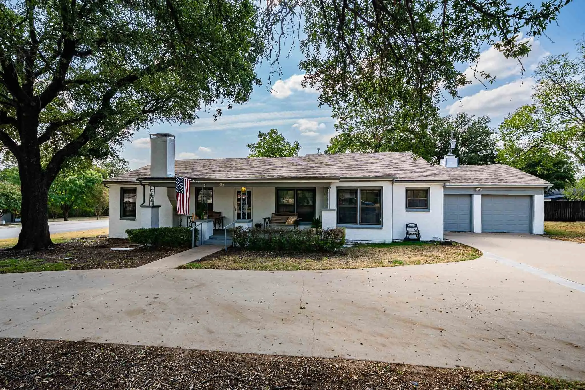 Single Family Residence For Sale in Shackelford County , 457 Breckenridge Street, Albany, Texas 76430, 3 Bedroom, 2 Bathroom, 2 Garage spaces, 1,936 Sqft, built in 1948, mls#21398948, Real Estate Agent in Albany, Homes For Sale in Shackelford county, Homes For Sale in Albany, Realtor in Albany Texas, Real Estate Brokerage Independent Realty Texas, Luminita Cordes Realtor