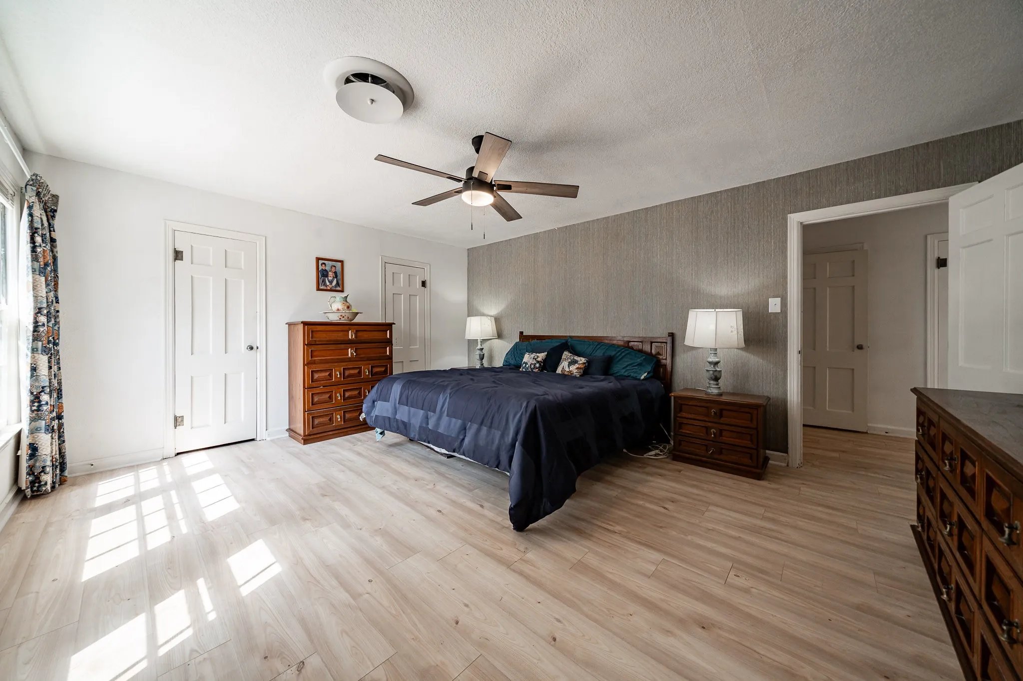 Single Family Residence For Sale in Shackelford County , 457 Breckenridge Street, Albany, Texas 76430, 3 Bedroom, 2 Bathroom, 2 Garage spaces, 1,936 Sqft, built in 1948, mls#21398948, Real Estate Agent in Albany, Homes For Sale in Shackelford county, Homes For Sale in Albany, Realtor in Albany Texas, Real Estate Brokerage Independent Realty Texas, Luminita Cordes Realtor