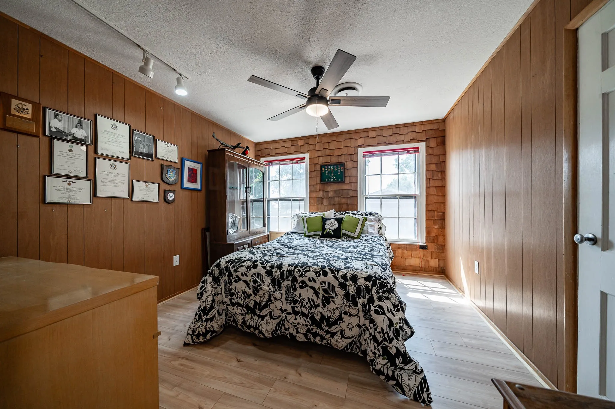 Single Family Residence For Sale in Shackelford County , 457 Breckenridge Street, Albany, Texas 76430, 3 Bedroom, 2 Bathroom, 2 Garage spaces, 1,936 Sqft, built in 1948, mls#21398948, Real Estate Agent in Albany, Homes For Sale in Shackelford county, Homes For Sale in Albany, Realtor in Albany Texas, Real Estate Brokerage Independent Realty Texas, Luminita Cordes Realtor