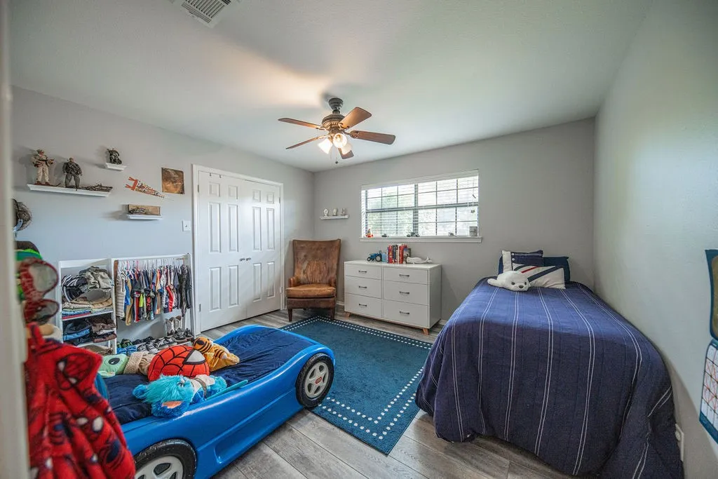 Single Family Residence For Sale in Hopkins County , 328 Hollie Circle, Sulphur Springs, Texas 75482, 3 Bedroom, 2 Bathroom, 2 Garage spaces, 2,157 Sqft, built in 1986, mls#21398936, Real Estate Agent in Sulphur Springs, Homes For Sale in Hopkins county, Homes For Sale in Sulphur Springs, Realtor in Sulphur Springs Texas, Real Estate Brokerage Independent Realty Texas, Luminita Cordes Realtor